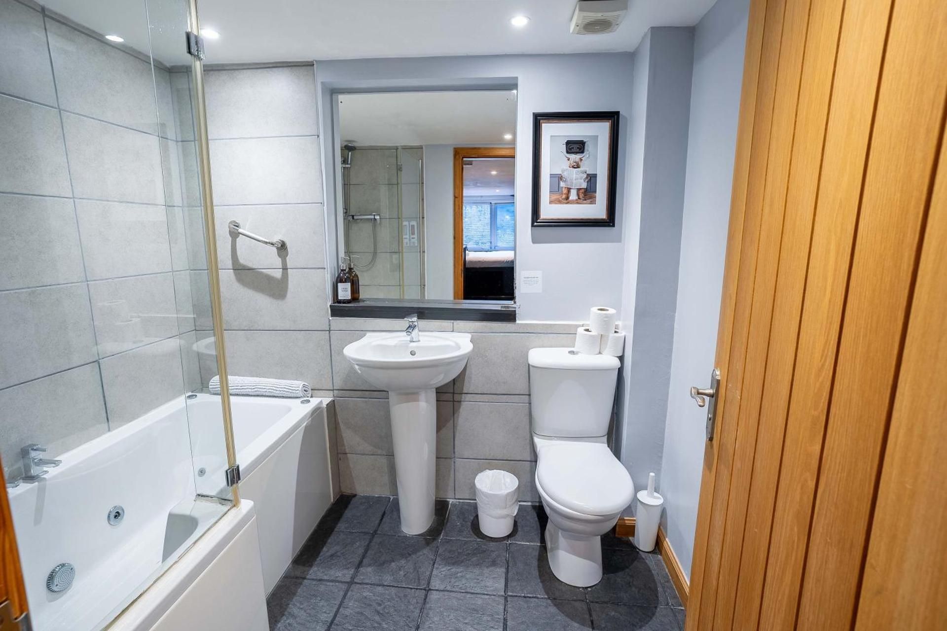 Sutherland mini apartments Deluxe Double Room with Side Sea View 2