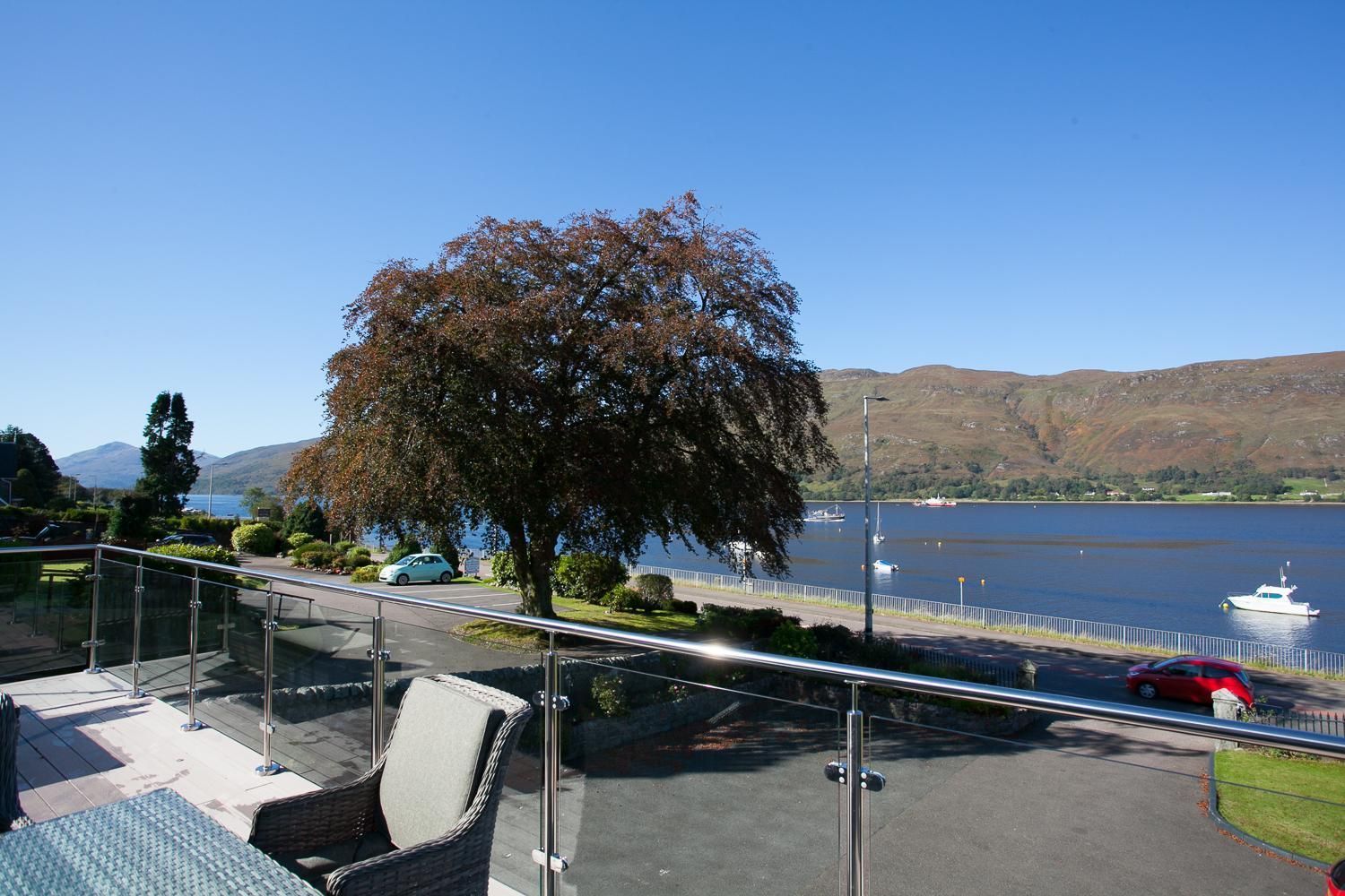 Lochiel Villa Guest House Family Room with Lake View 2