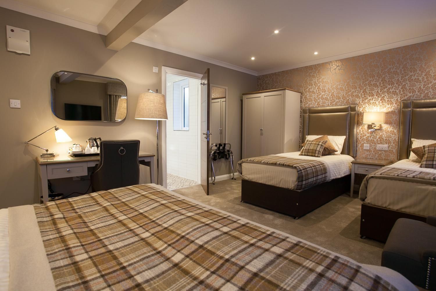 Lochiel Villa Guest House Deluxe Family Room 2