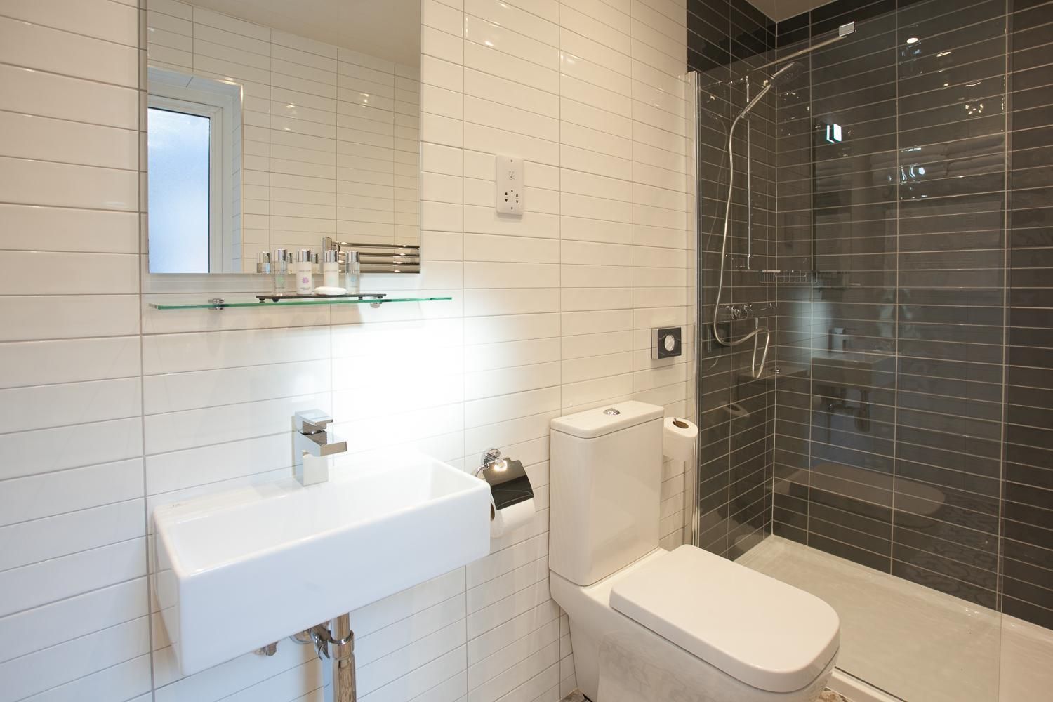 Lochiel Villa Guest House Deluxe Family Room 3