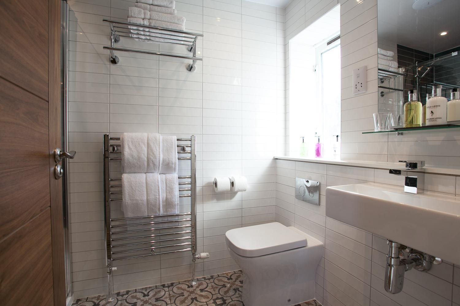 Lochiel Villa Guest House Family Room with Lake View 3