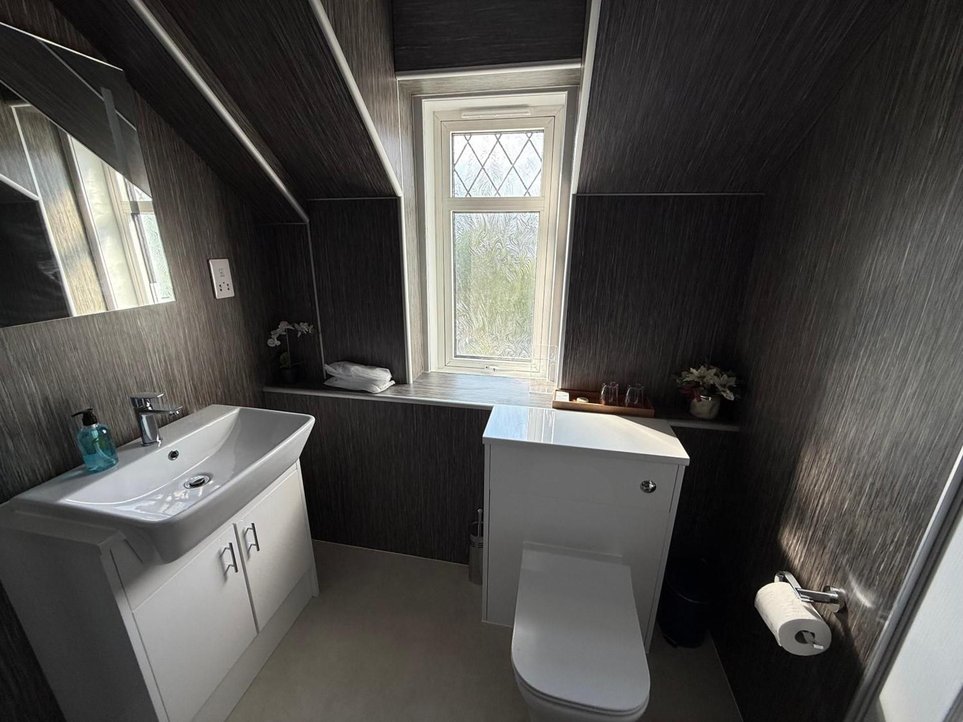 6 Caberfeidh Superior King Room 3