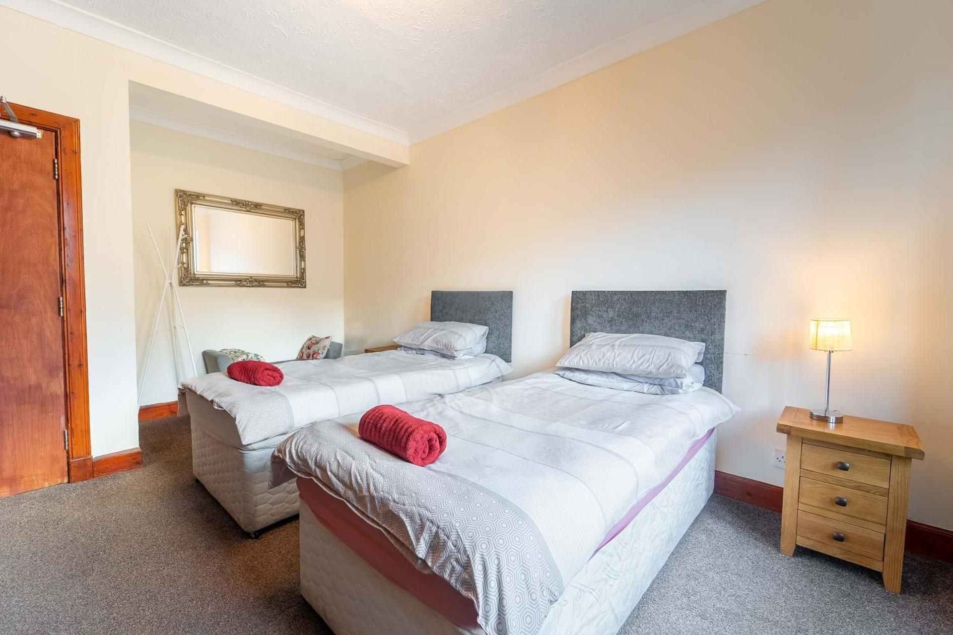 Standard Twin Room with Shared Bathroom