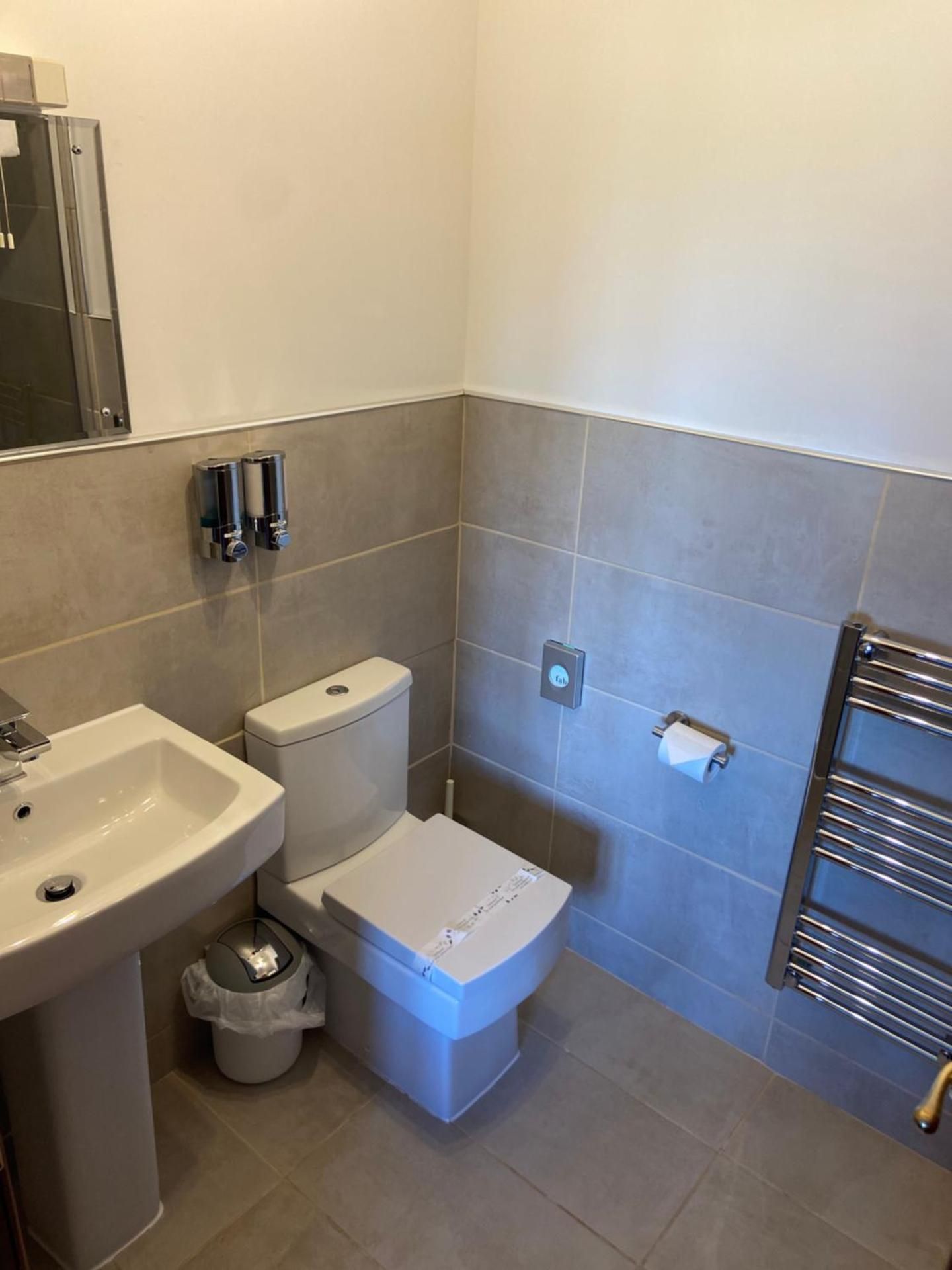 Victoria House Bed and Breakfast Deluxe Twin Room 3