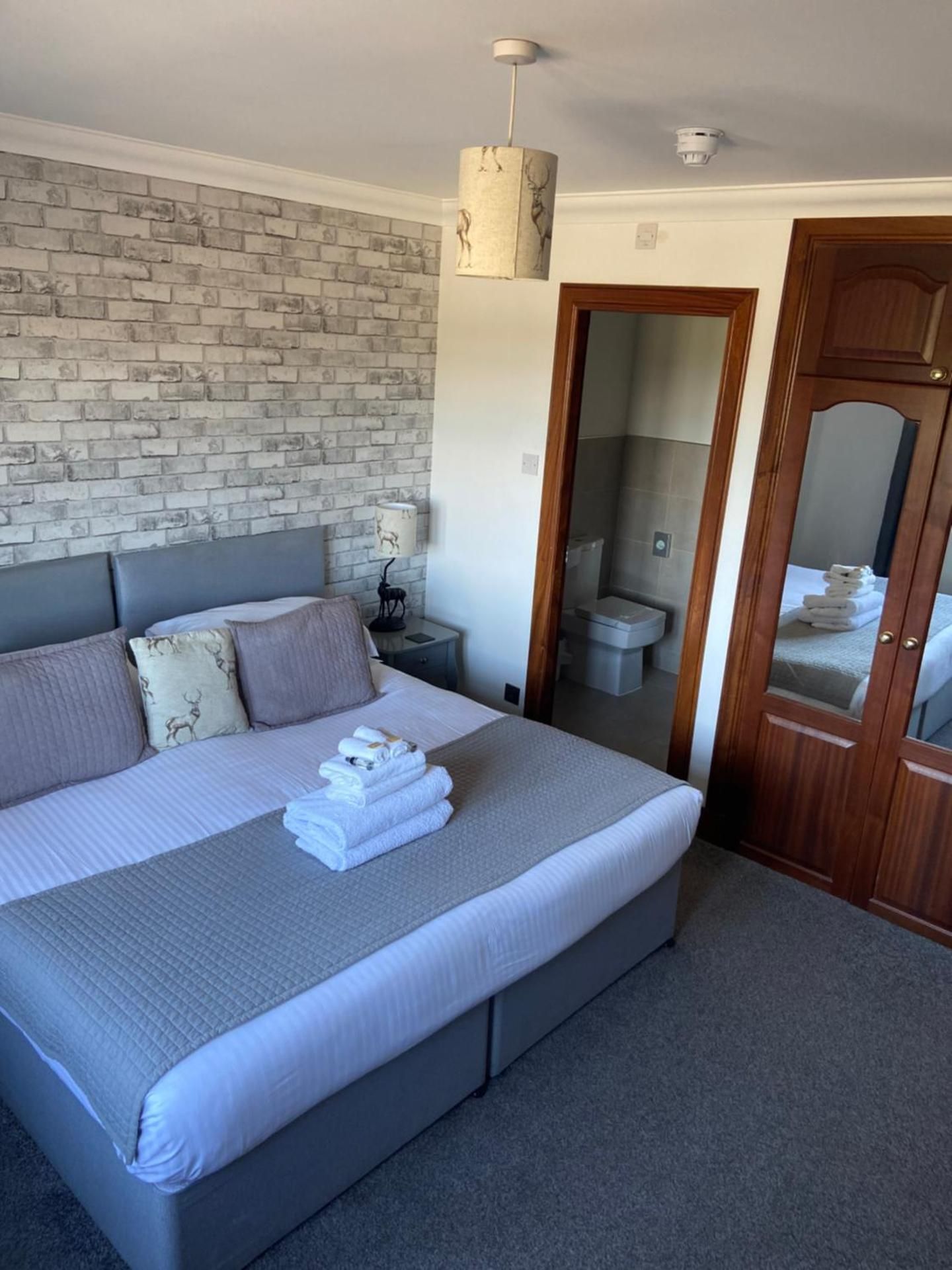 Victoria House Bed and Breakfast Deluxe Twin Room 2