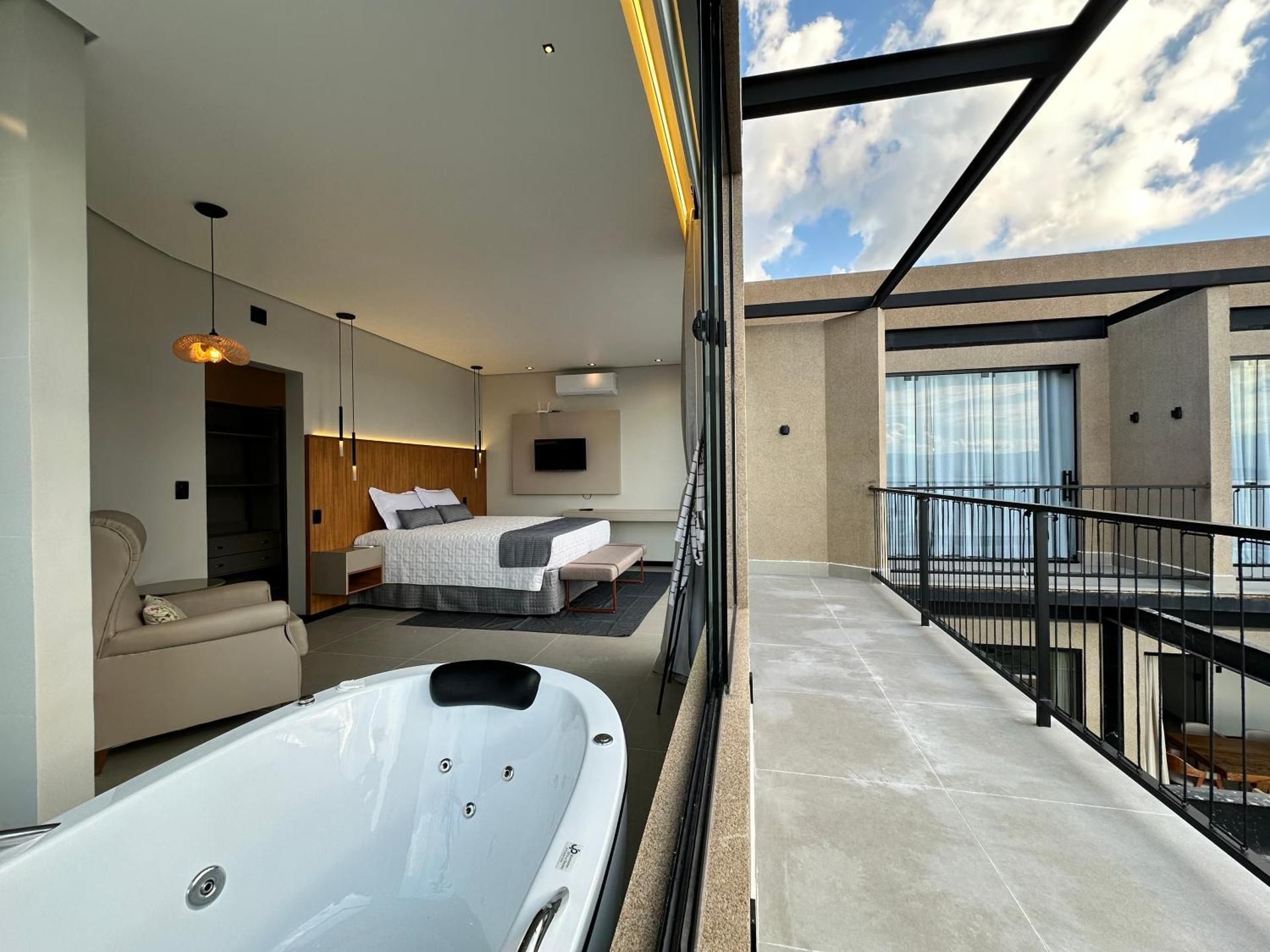 Deluxe Suite with Sea View