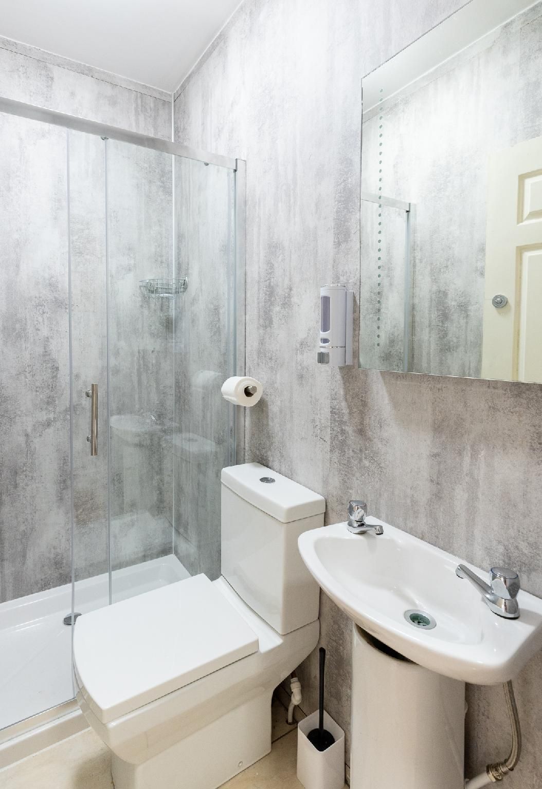 Starbeck House: apartment 2, 2 Bedrooms & Sofa bed Sleeps 6