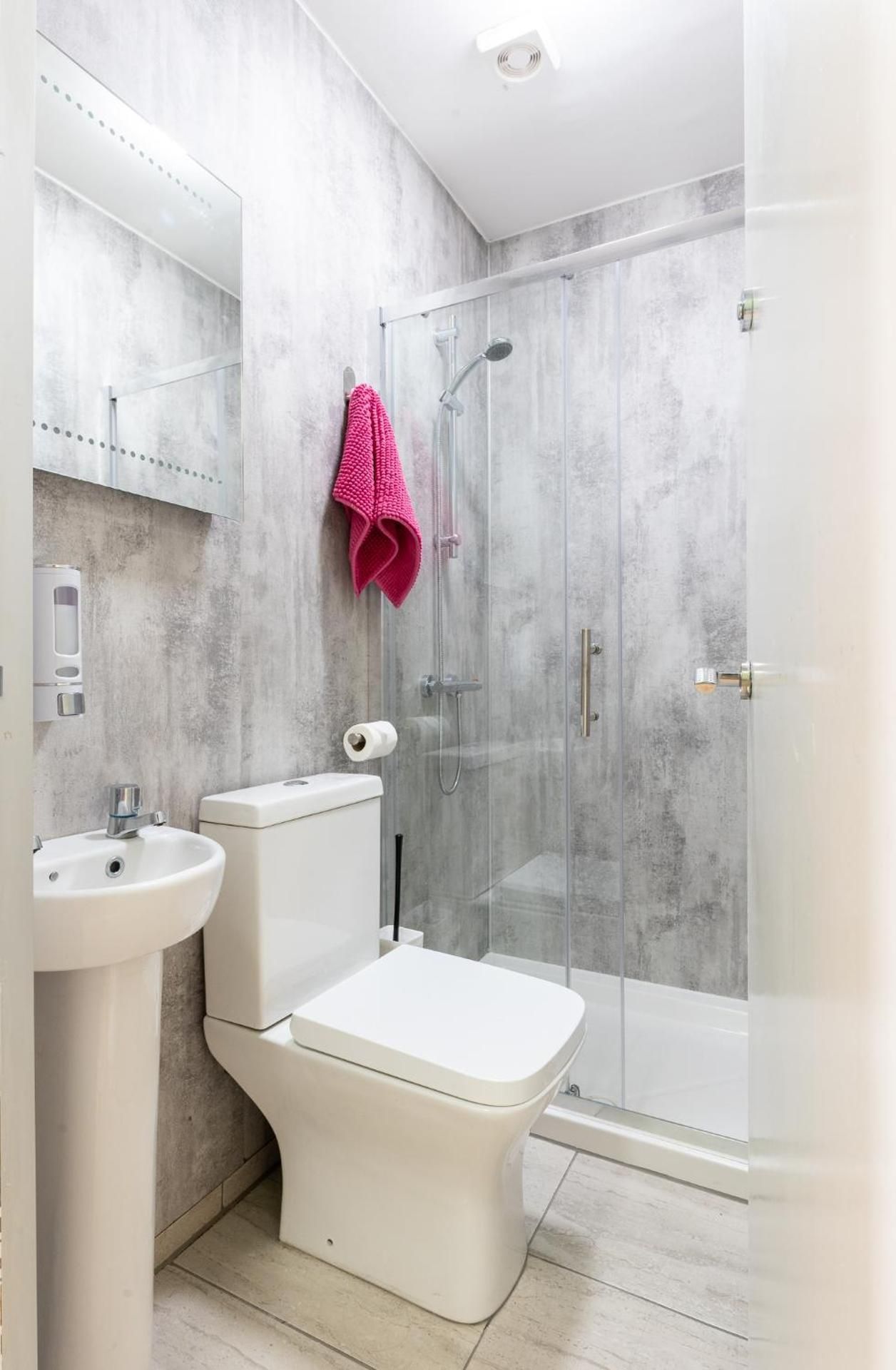 Deluxe Two-Bedroom Apartment with Garden View