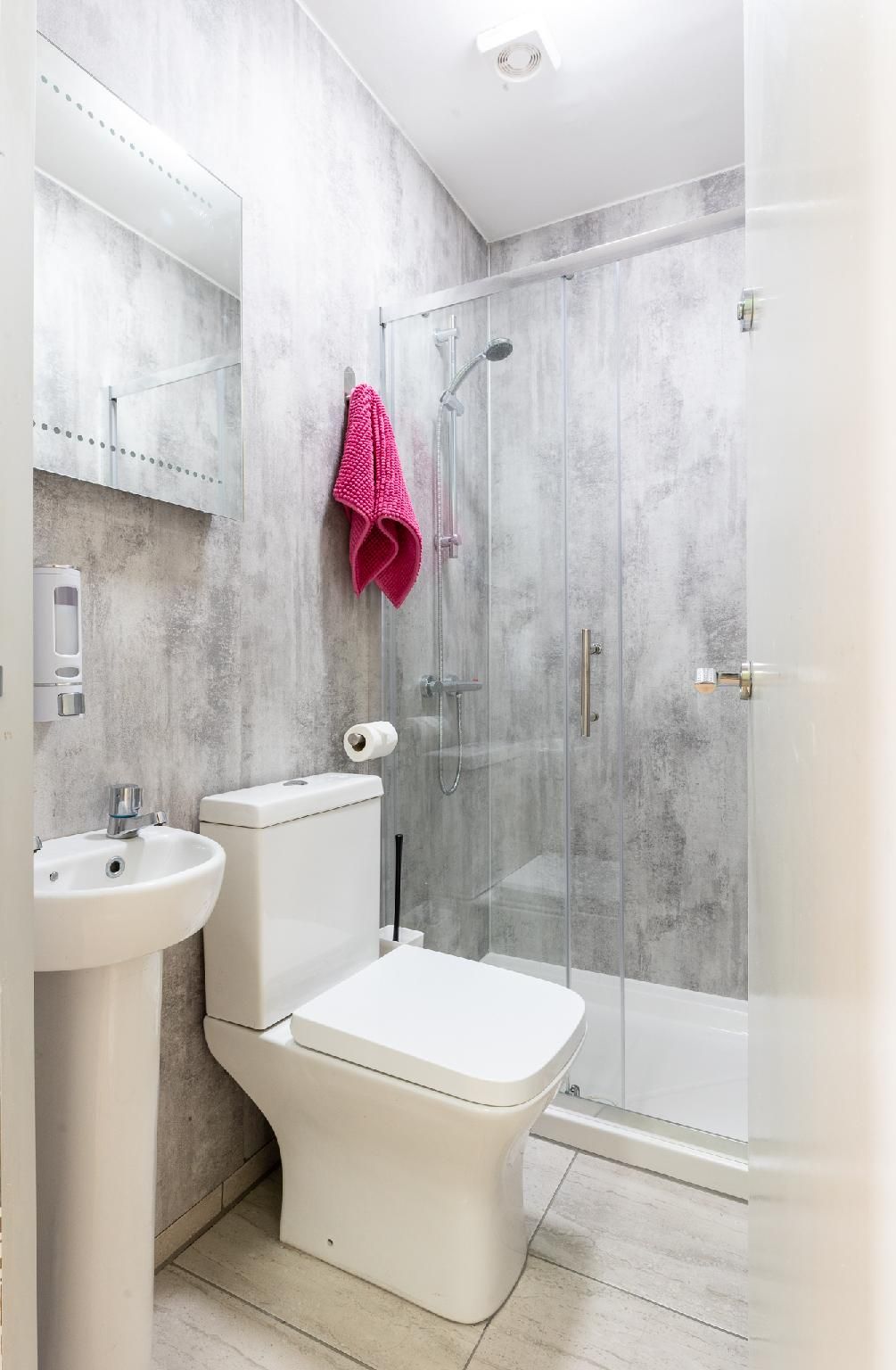 Starbeck house, Apartment 1, 2 bedrooms & sofa bed sleeps 6
