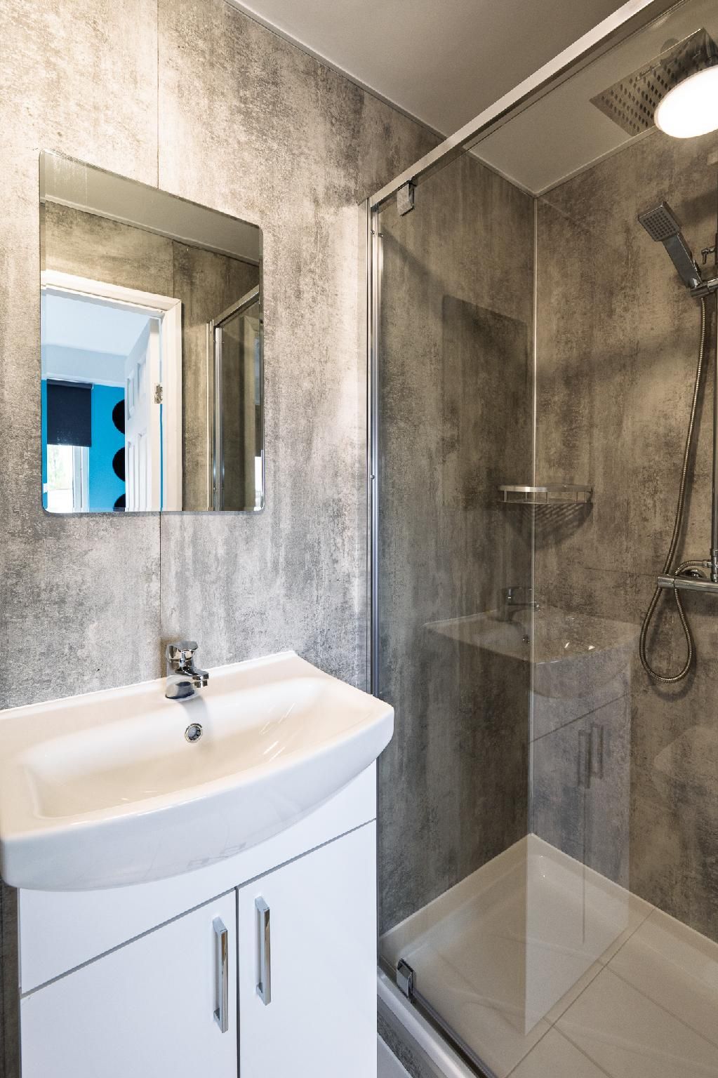 Double room-Budget-Ensuite with Shower-Street View-double