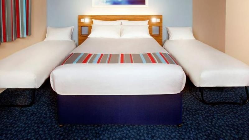 Travelodge Stratford Alcester Family Room 2