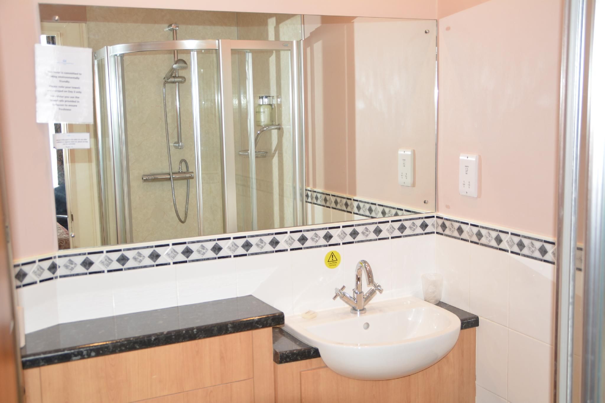 New Wilmington Hotel Superior-Family room-Ensuite 2