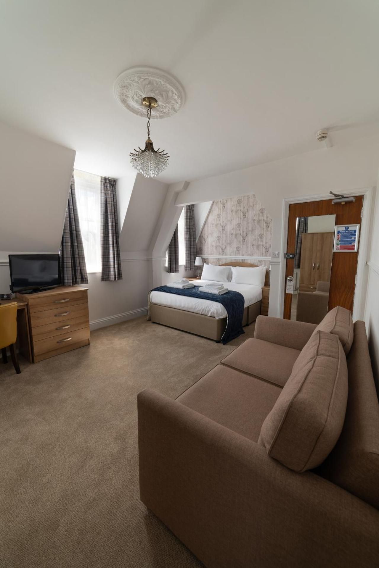 Standard Family Room with One Double Bed and One Single Bed - Non-Smoking