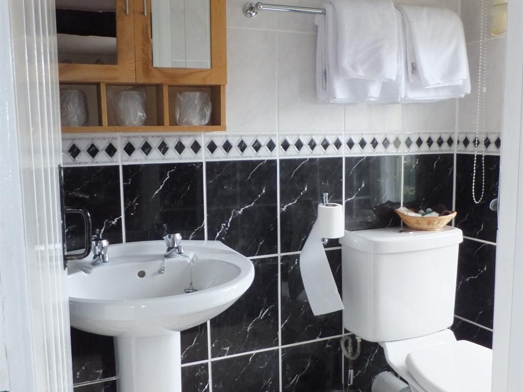 Triple room-Standard-Ensuite-Sleeps 3