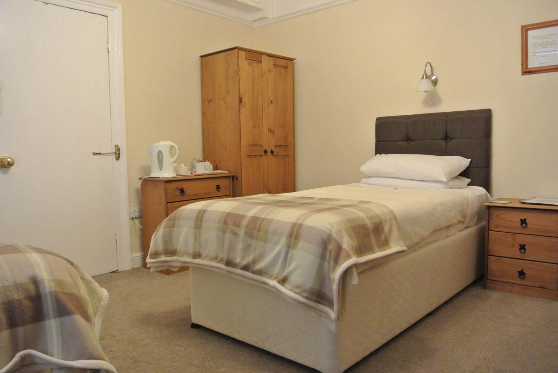 Twin Room with Private Bathroom