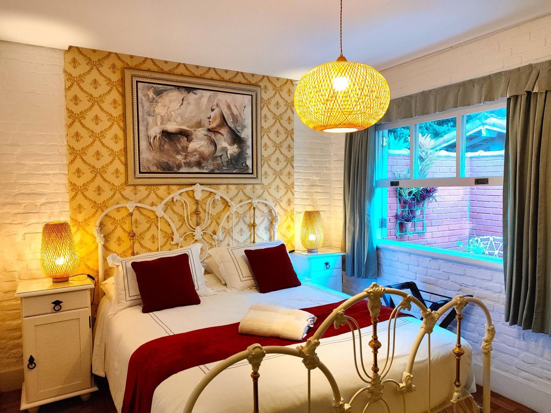 Deluxe Queen Suite
