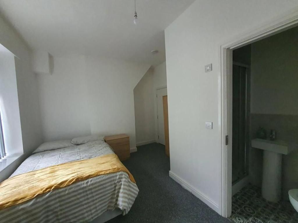 Double Room with Shared Bathroom