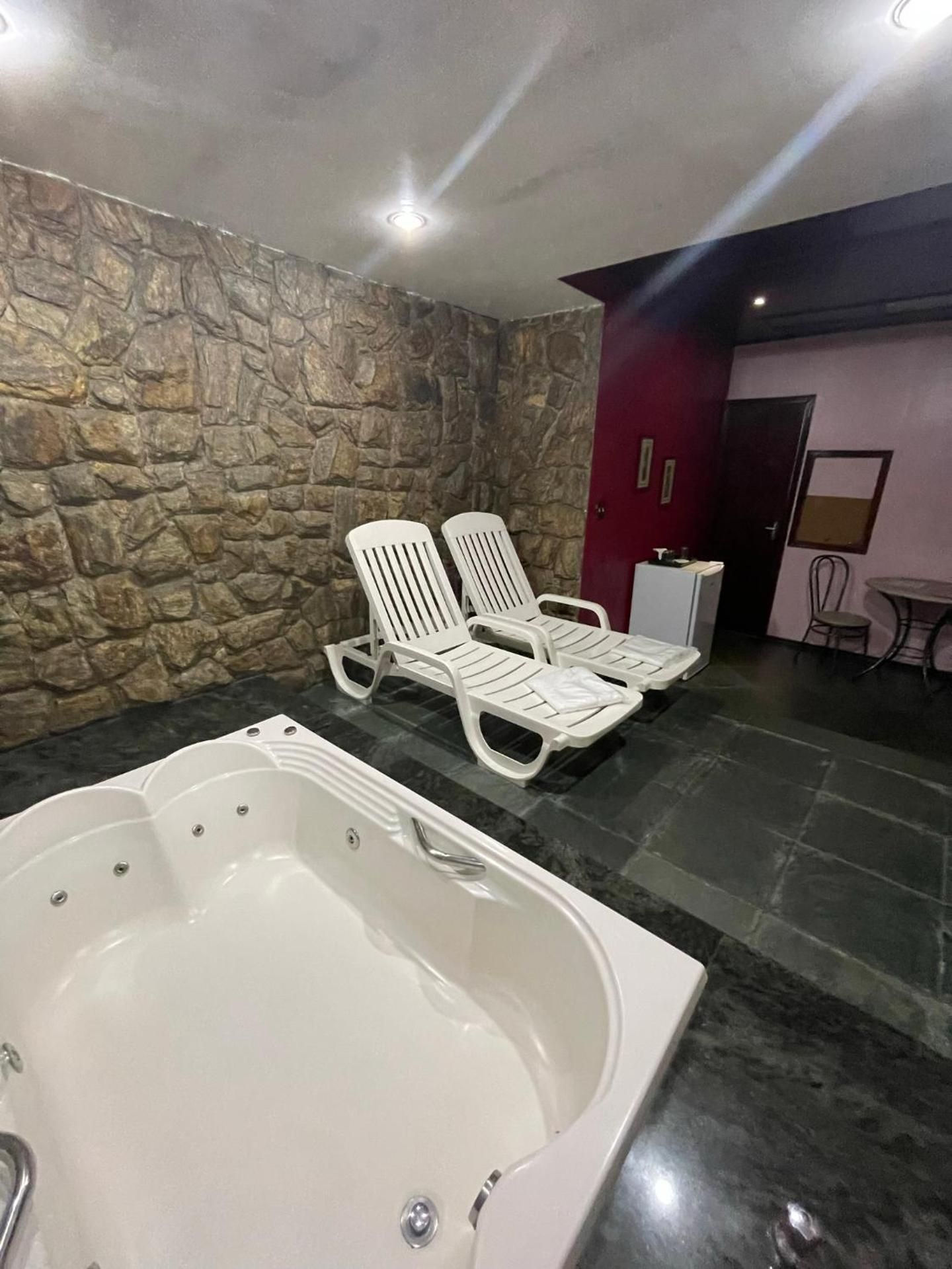 Queen Suite with Spa Bath