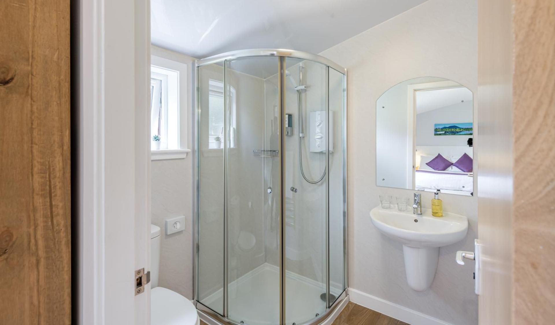 High Range Hotel One - Bedroom Chalet Bynack More 2