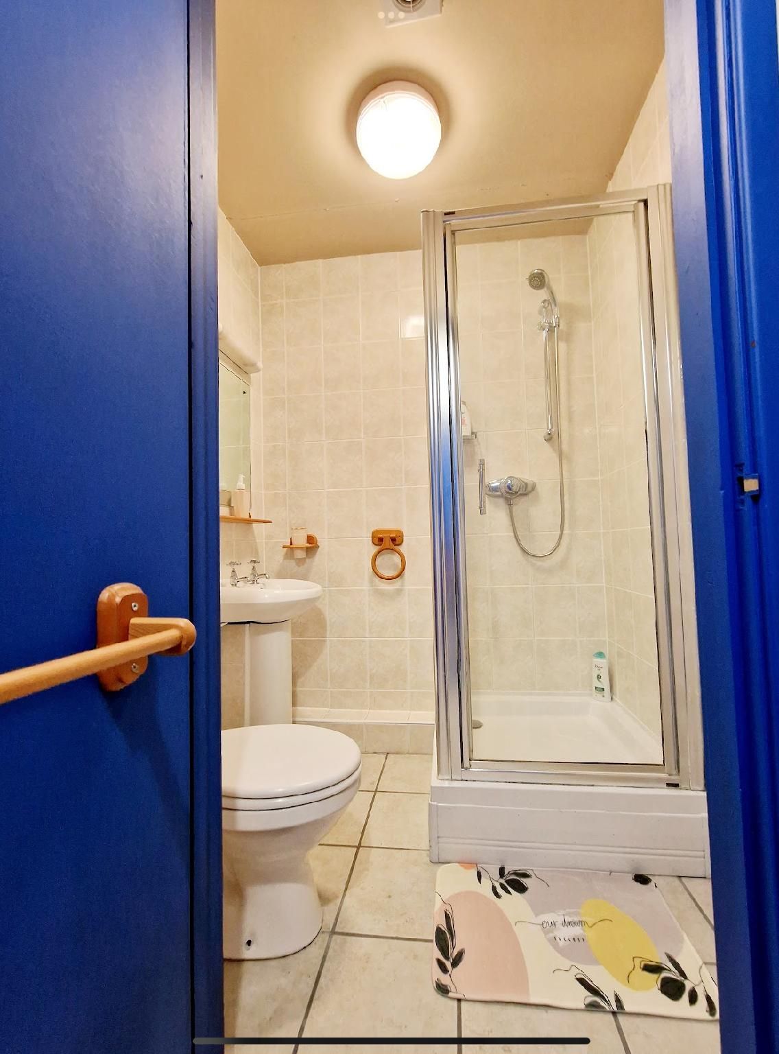 The Evergreen Hotel Family room-Ensuite with Shower-Garden view-Family blue 2