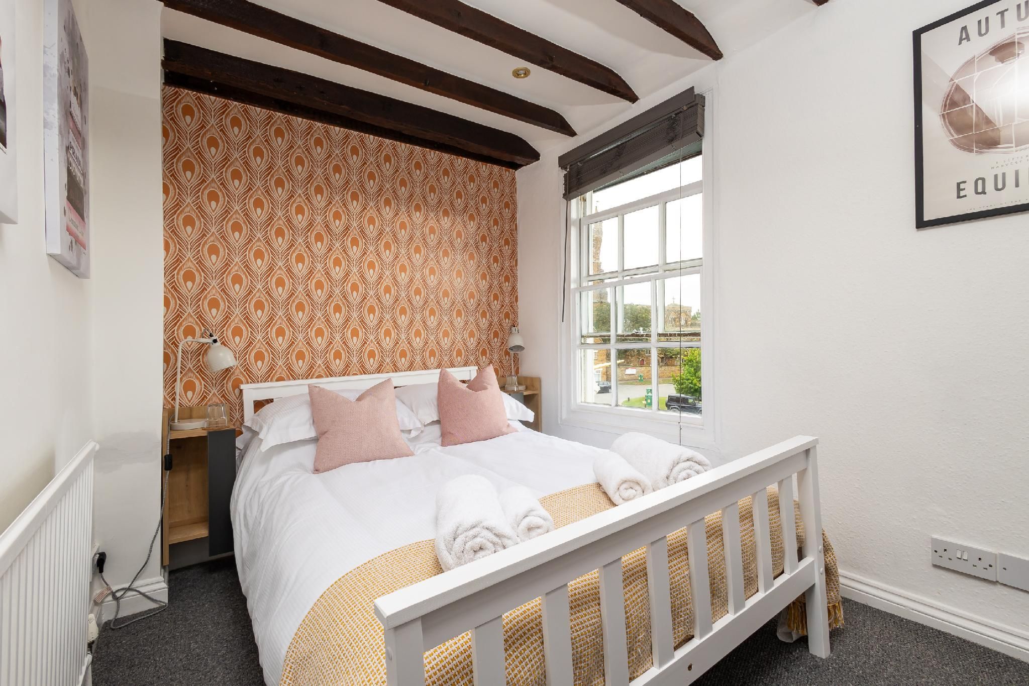 Single room-Superior-Ensuite with Bath-Street View-Room 5