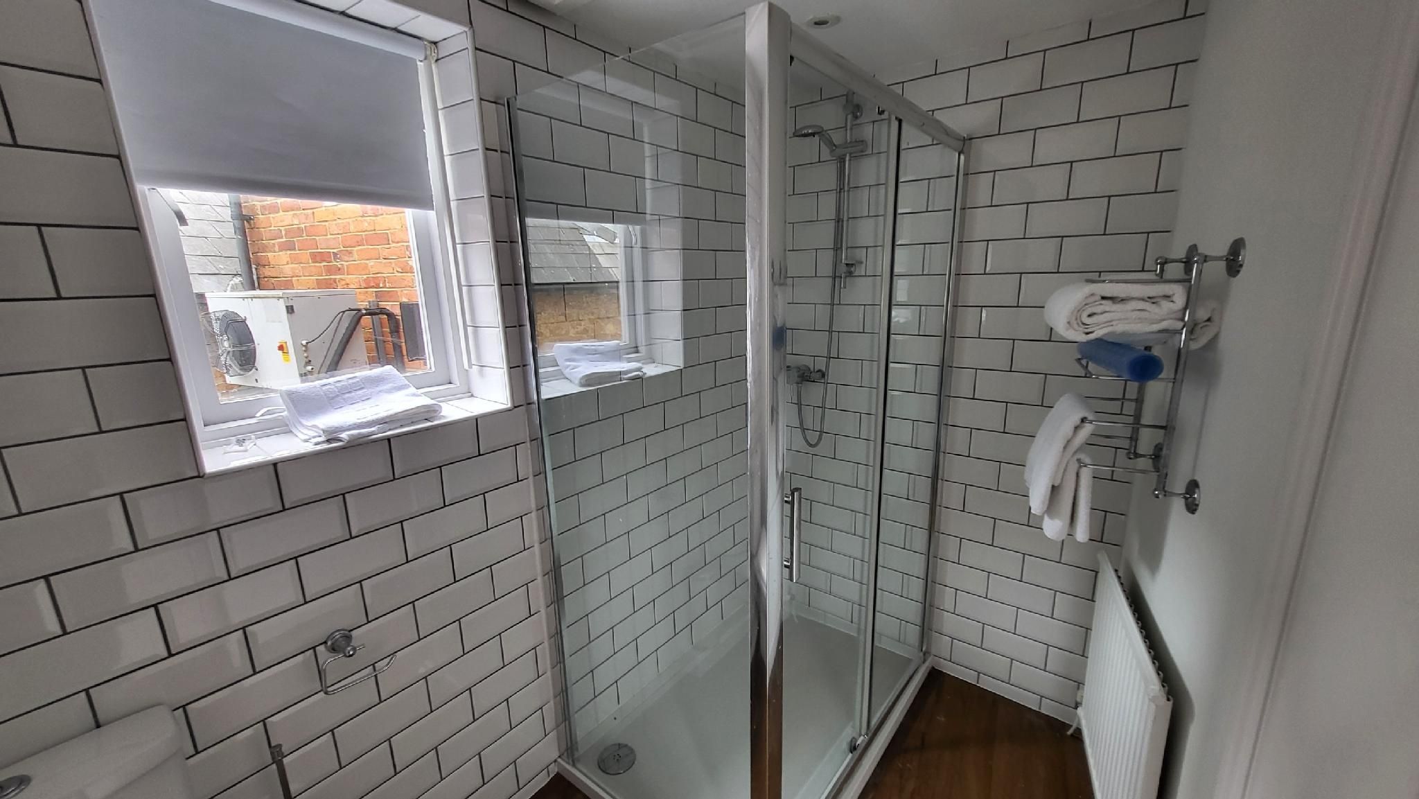 Unicorn Inn Standard-Double room-Ensuite with Shower-Garden view-Room 3 3