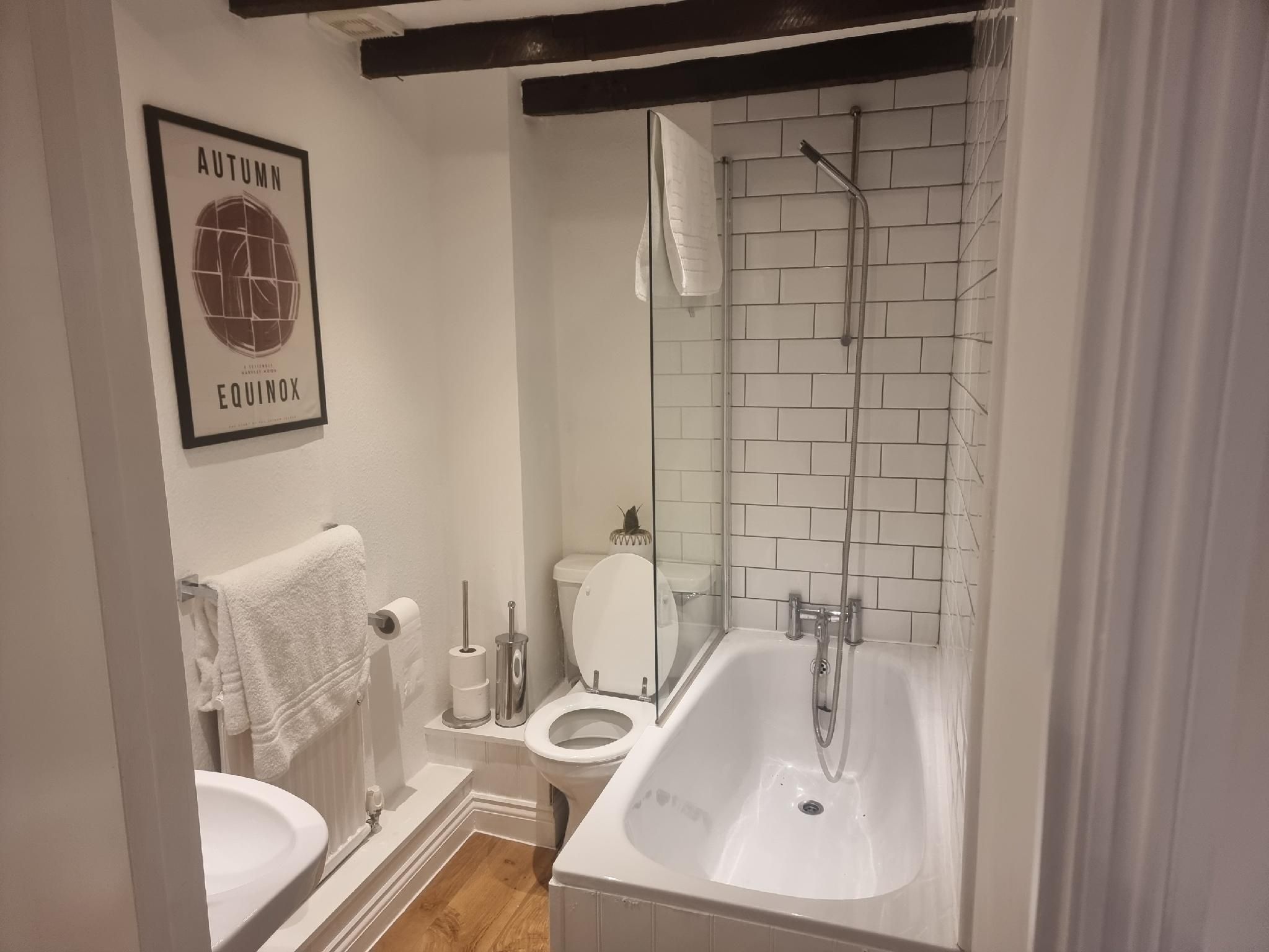 Unicorn Inn Double room-Ensuite with Bath 2