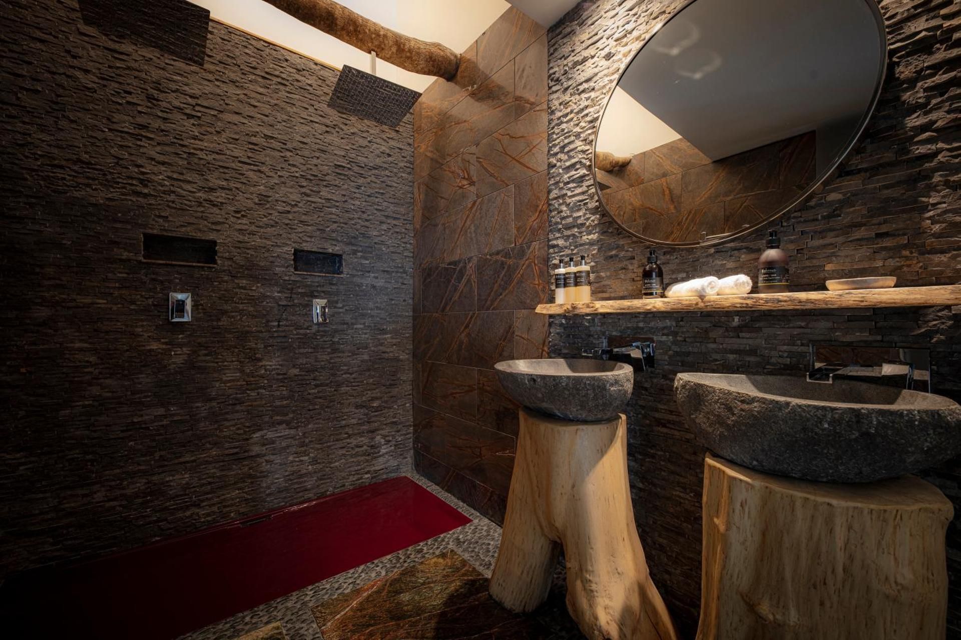 Signature Master Suite - Separate Building