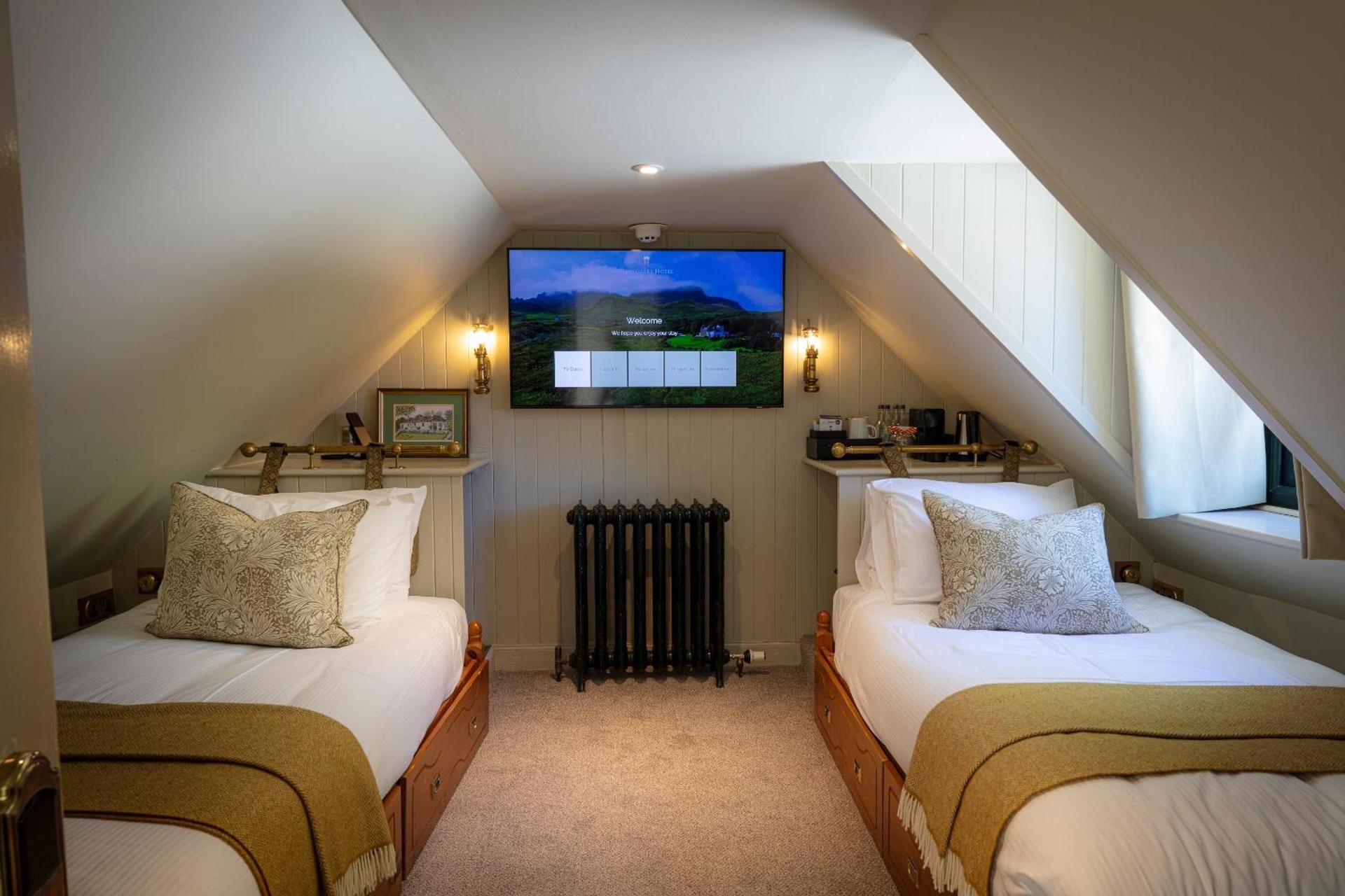 Flodigarry Hotel and SKYE Restaurant Flora MacDonald Cottage - Attic Room