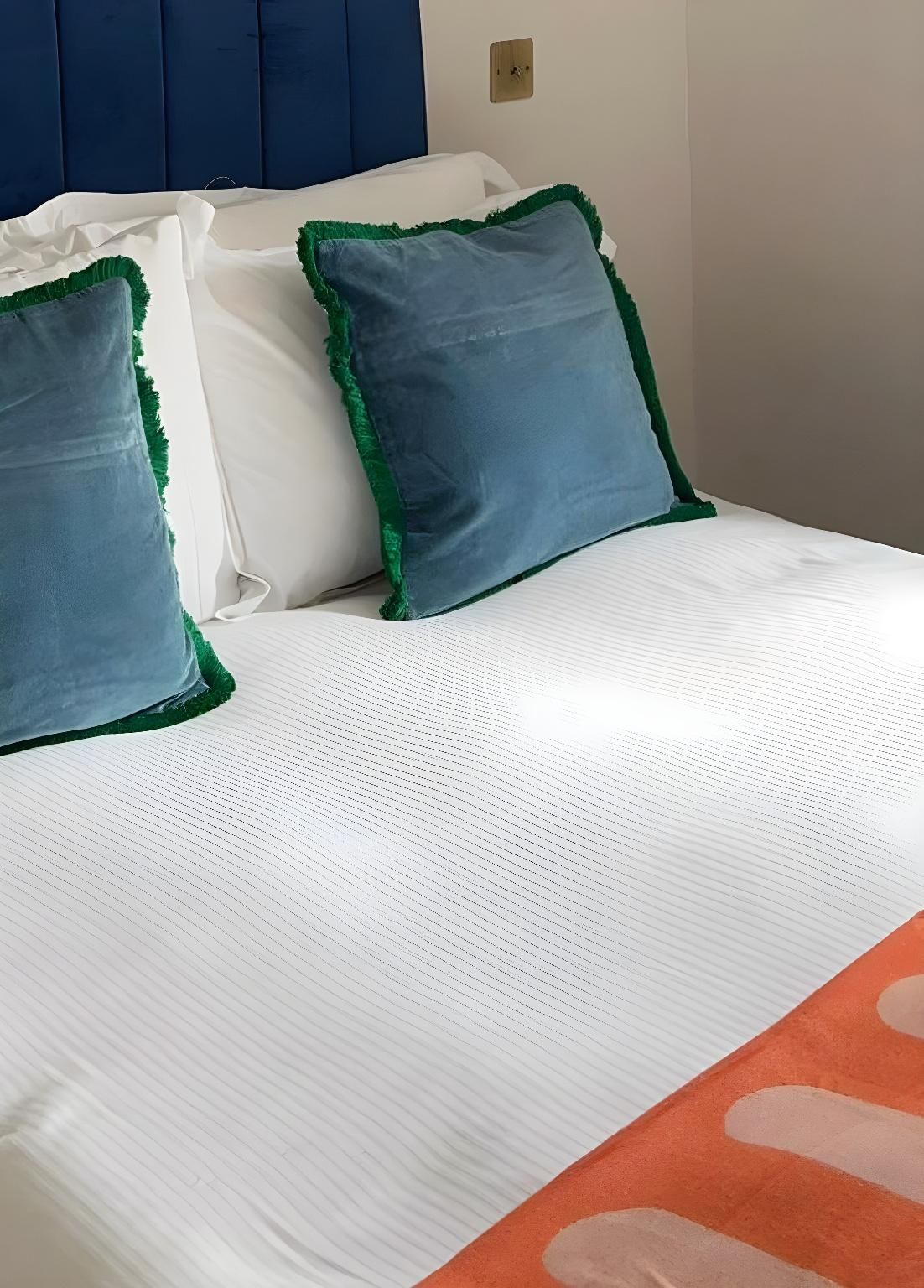 Black Swan Double room-Classic-Ensuite 2