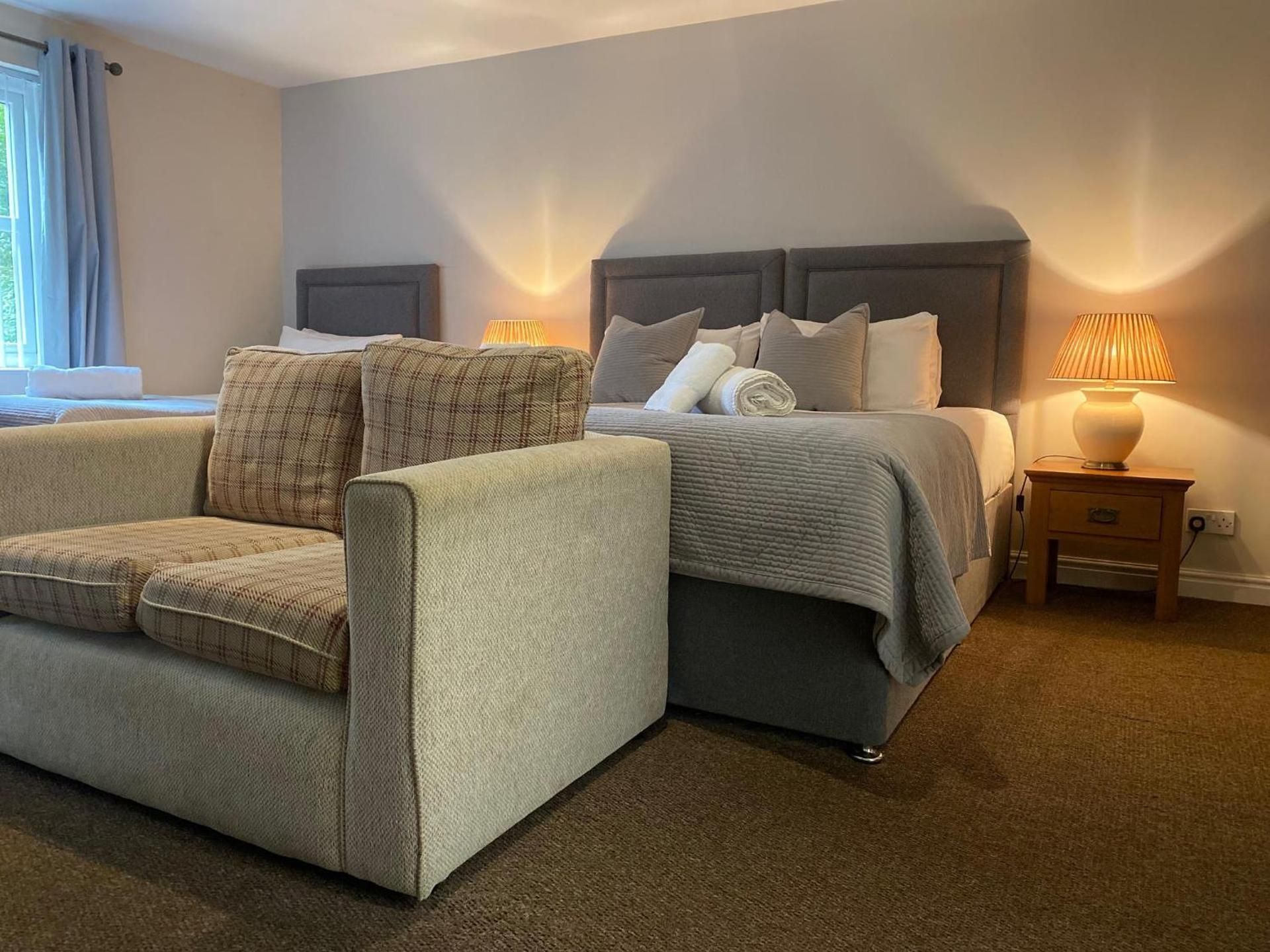 Oaks Hotel Quadruple Room