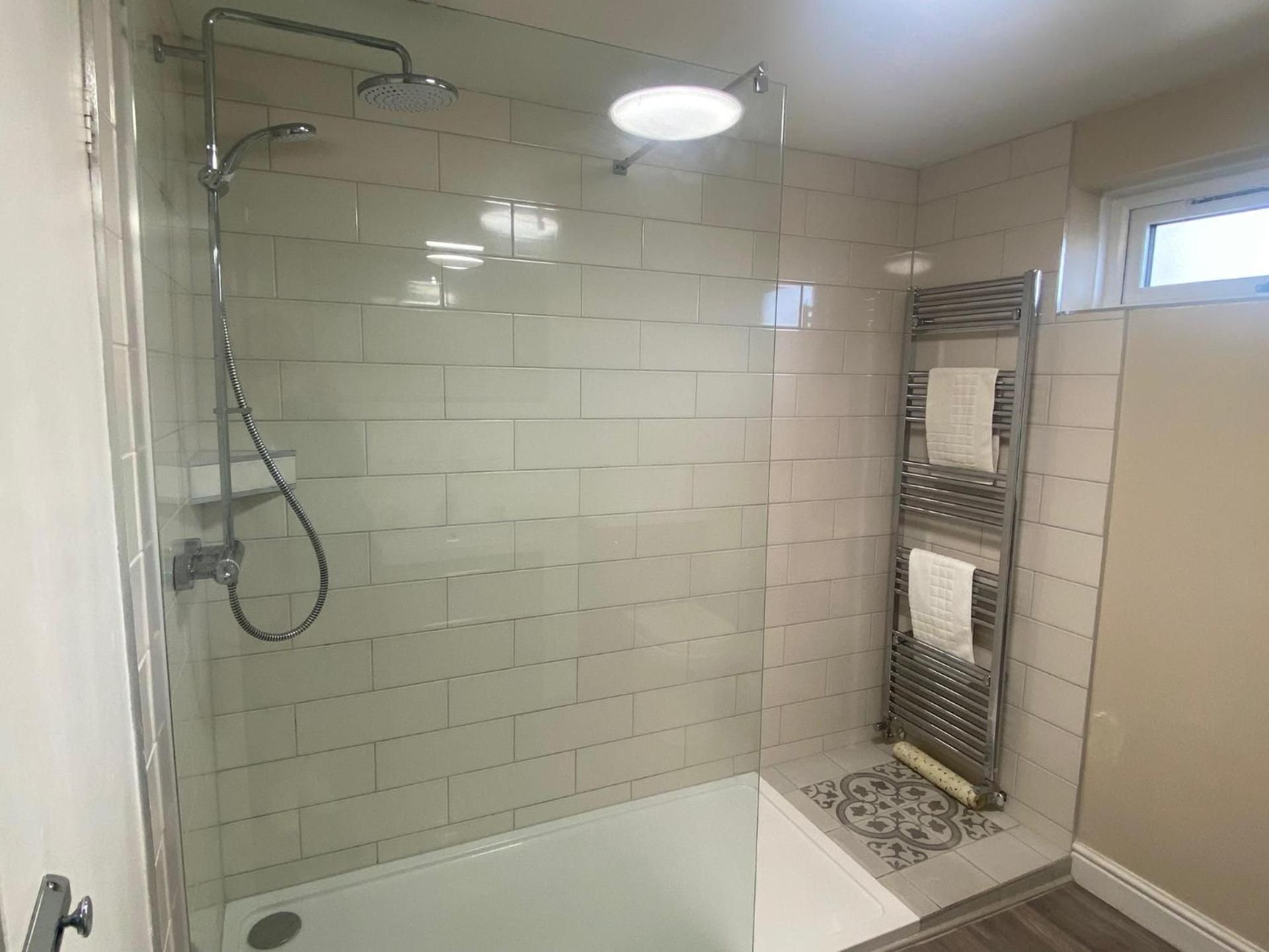 Oaks Hotel Quadruple Room 3