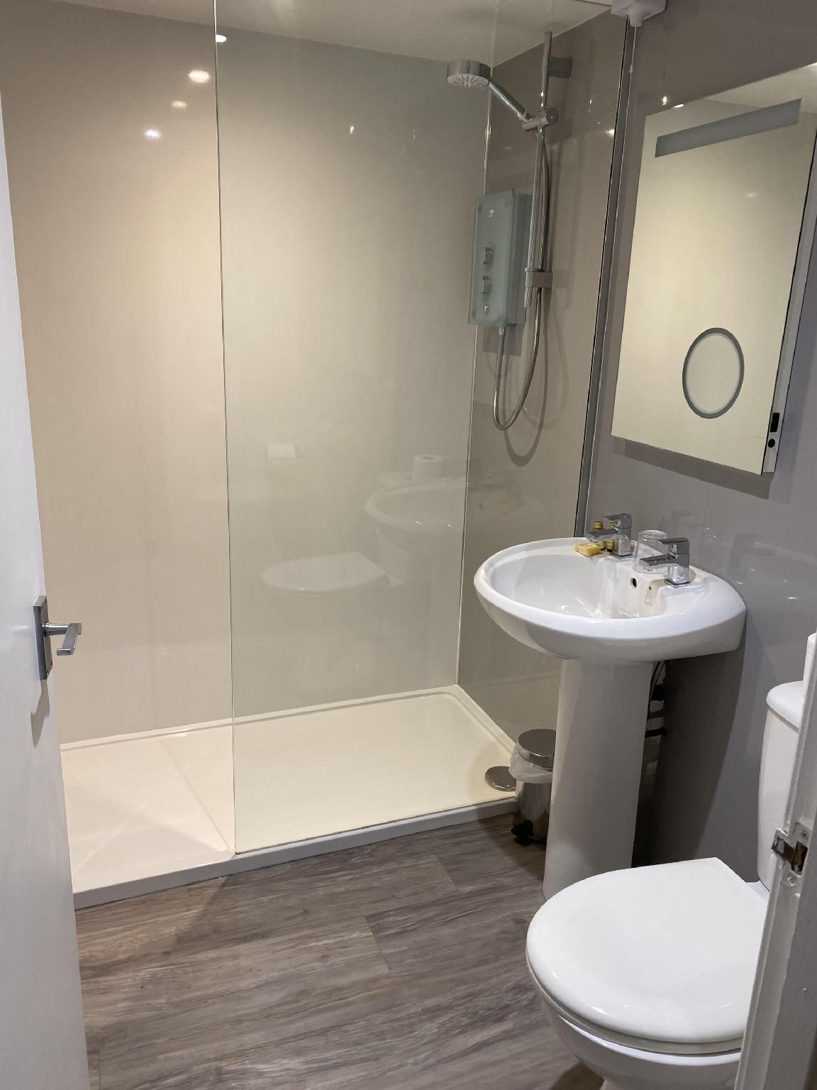 Single Room-Budget-Ensuite With Shower