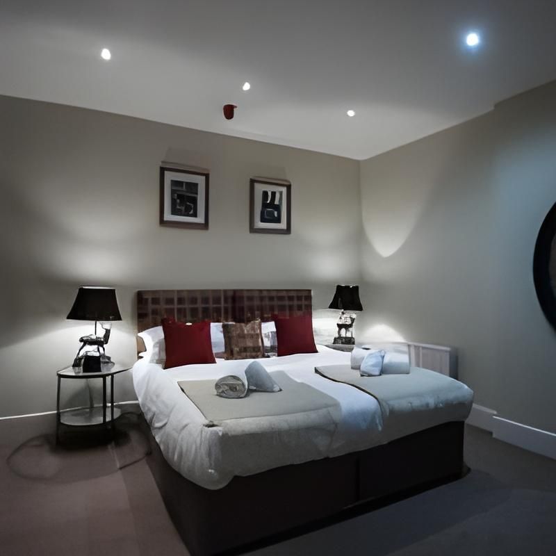 Large-Double or Twin-Ensuite with Shower