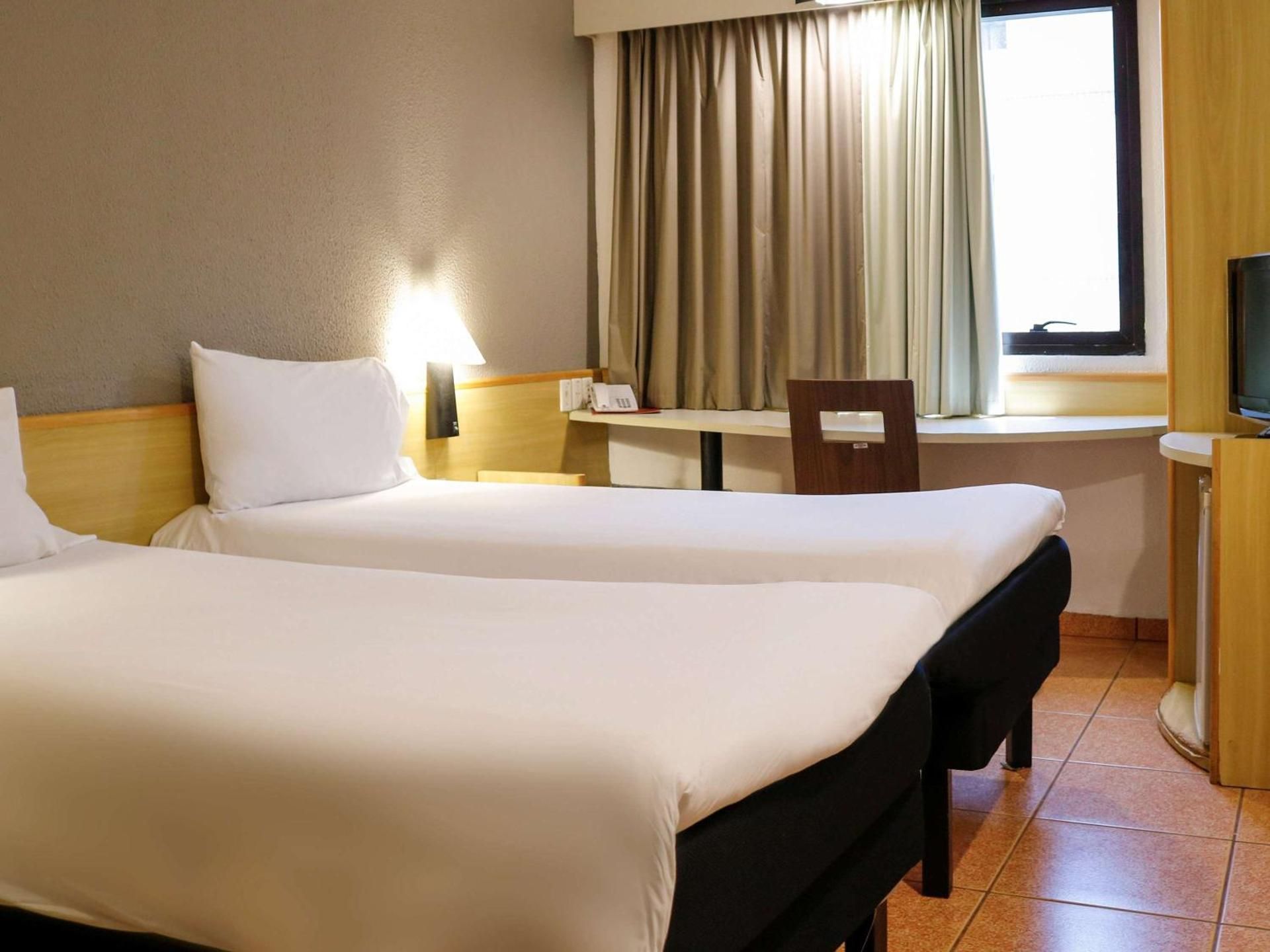 Standard Room with 2 Single Beds