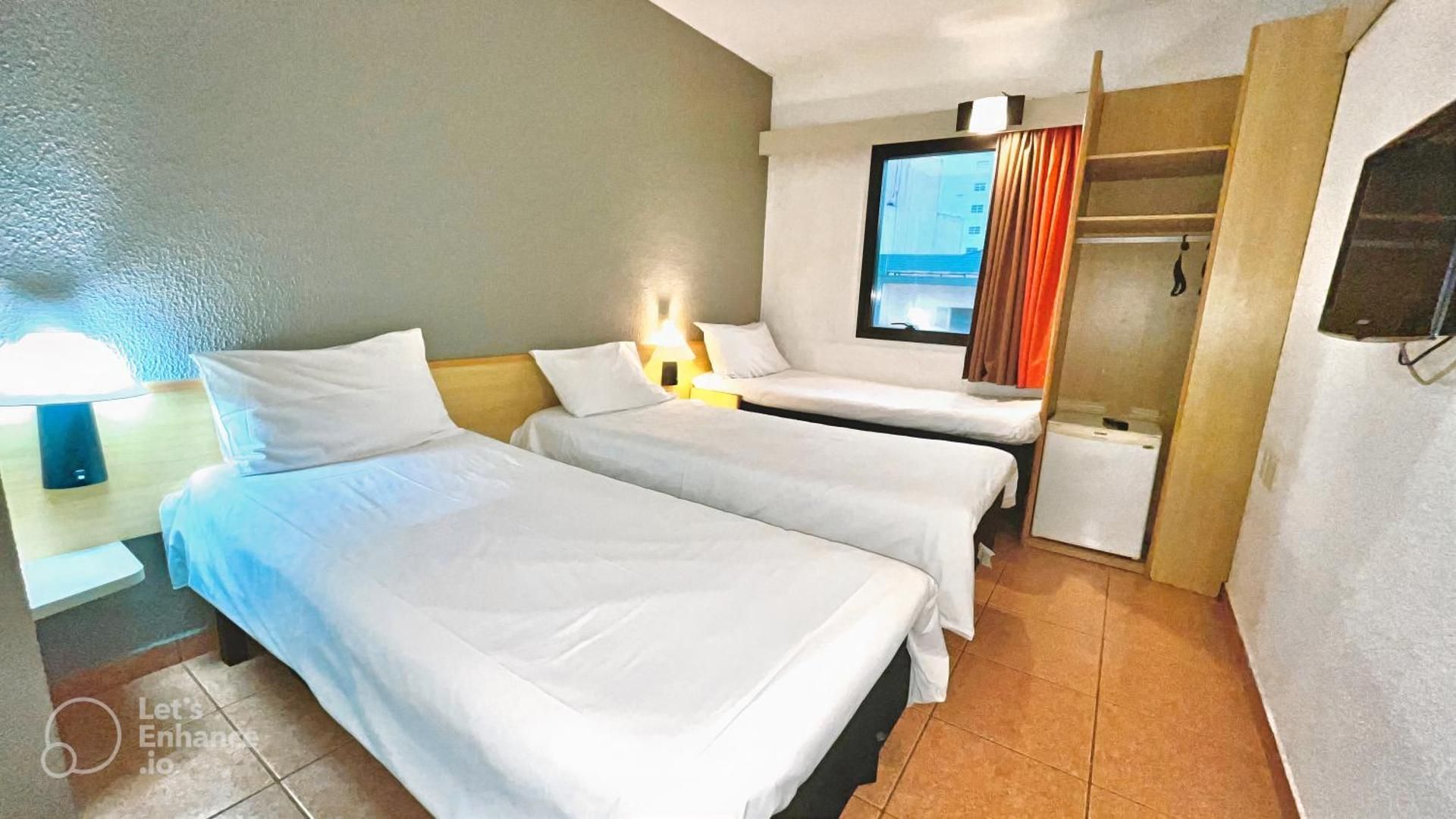 Triple Room with City View