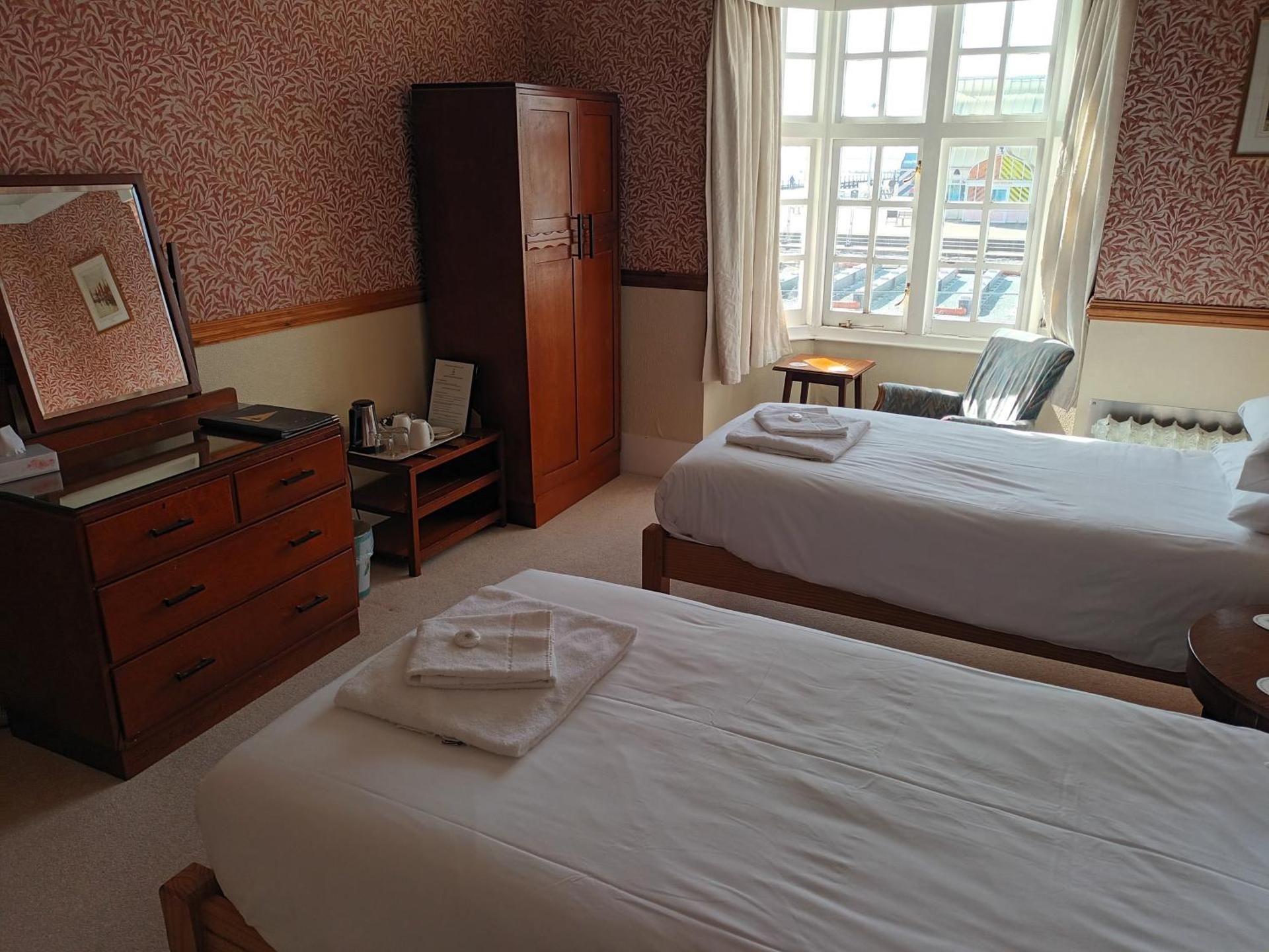 Twin Room with Bathroom