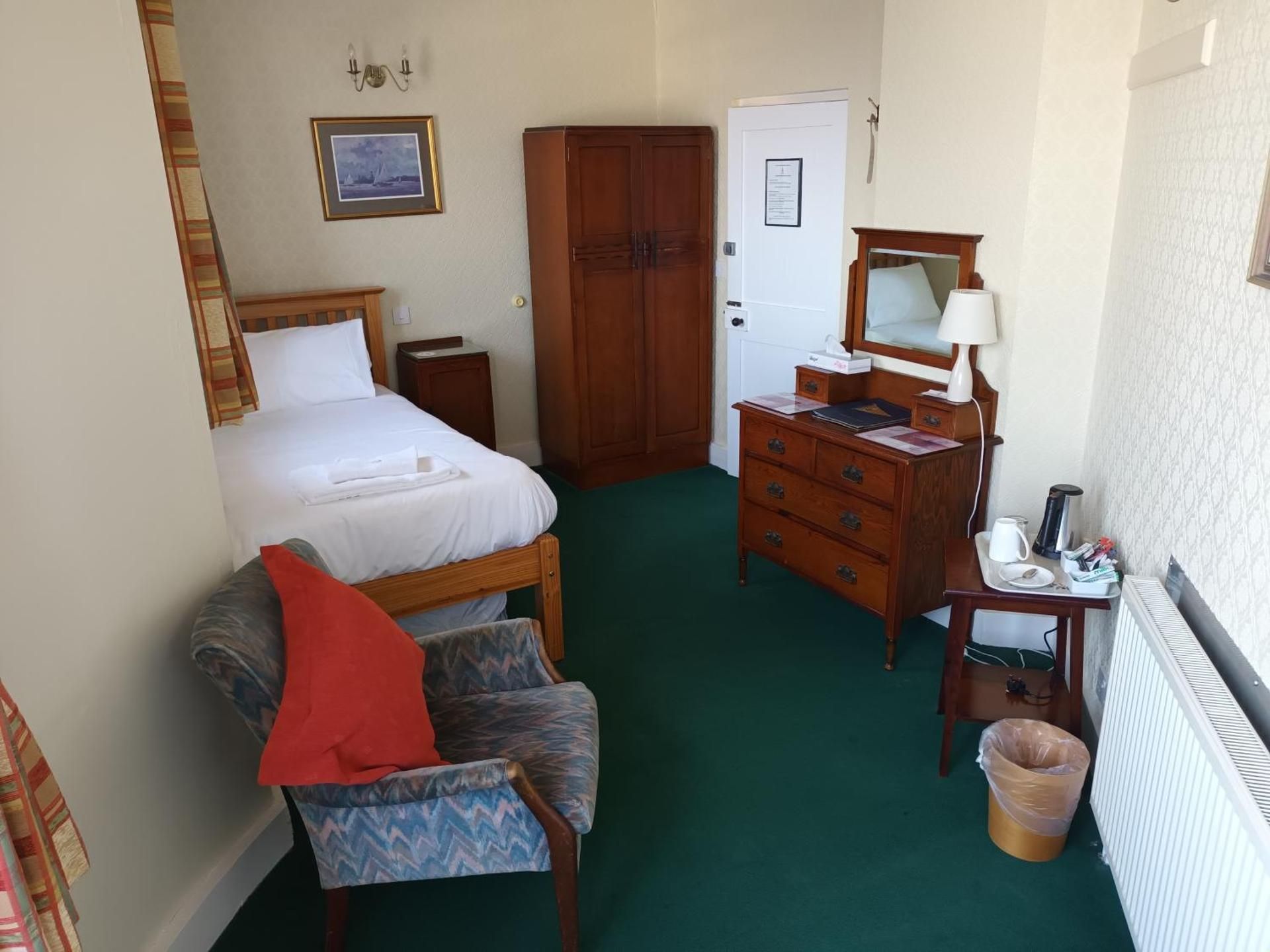 Single Room with Shared Bathroom