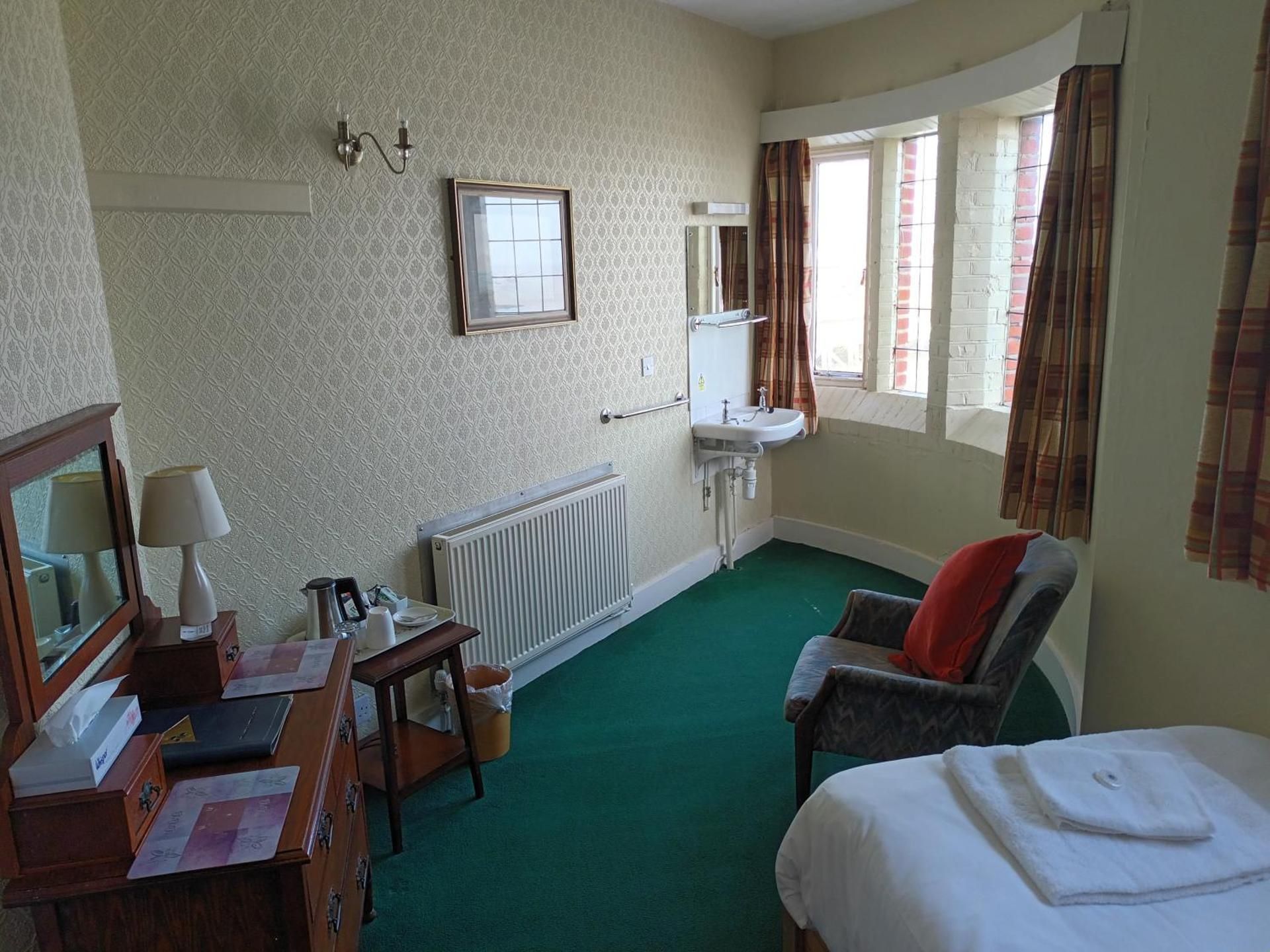 Single Room with Shared Bathroom