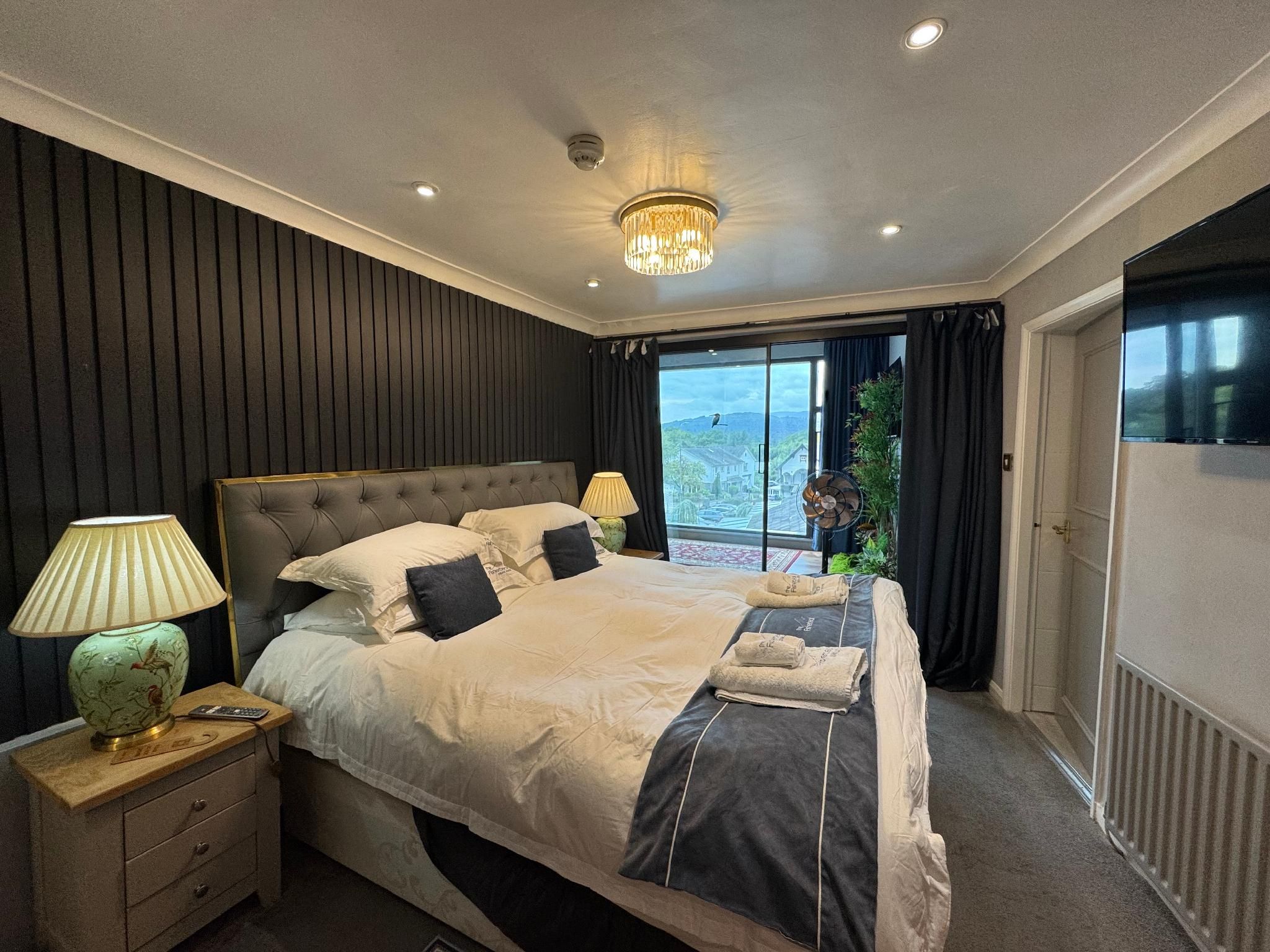 Suite with Mountain View