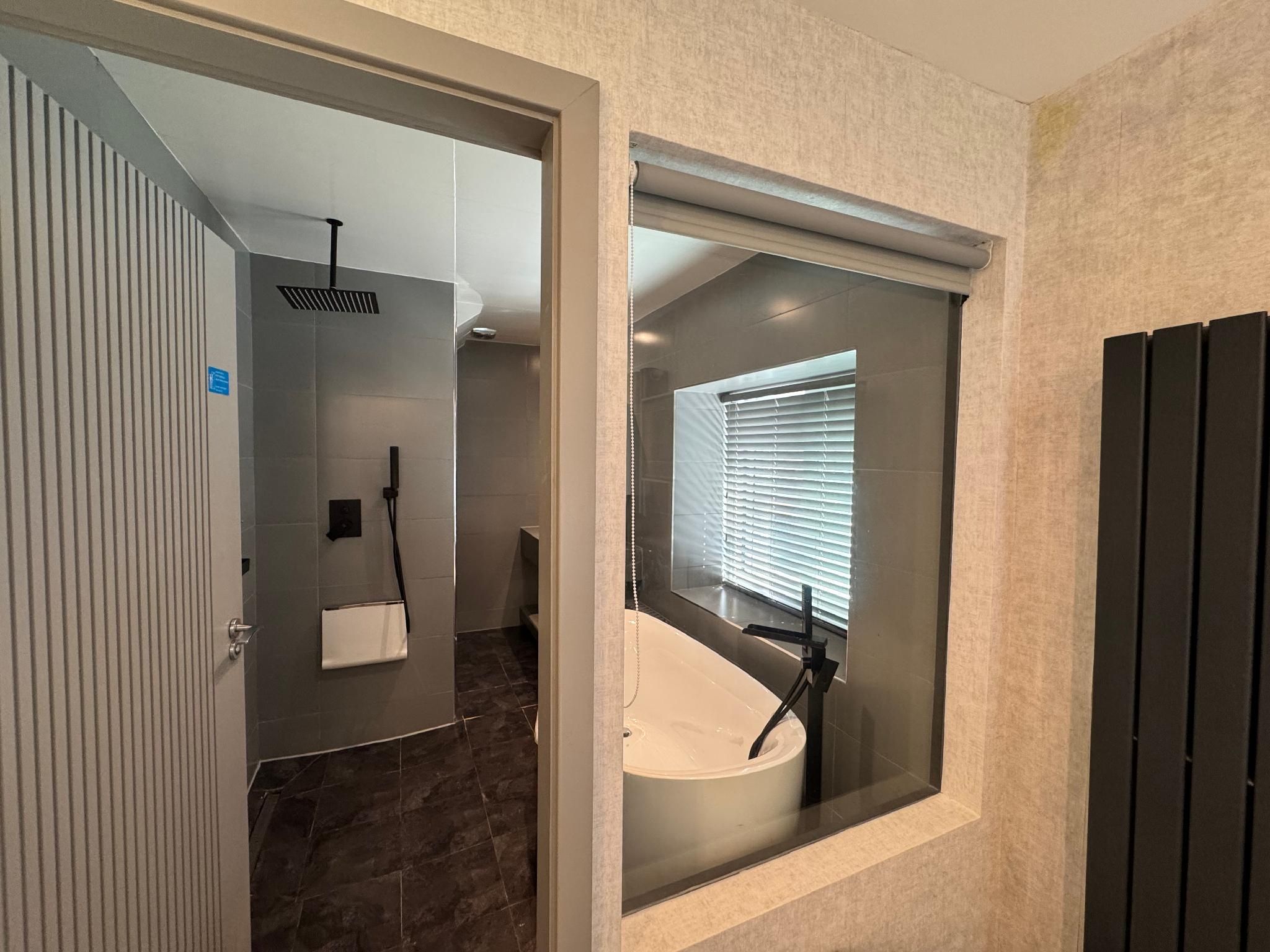 Deluxe Junior Suite with Bathtub