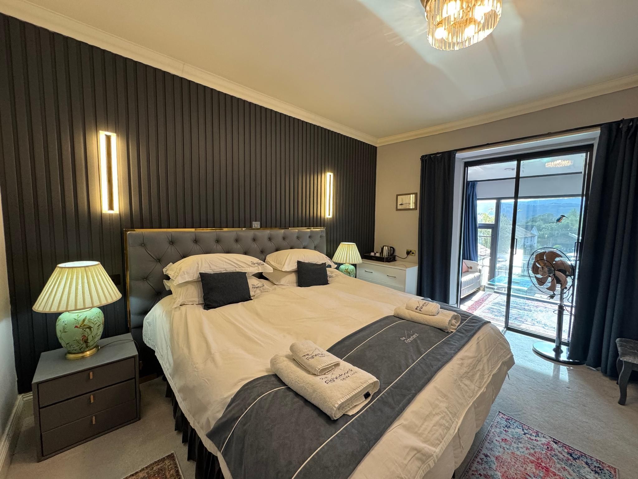 Deluxe Suite with Mountain View