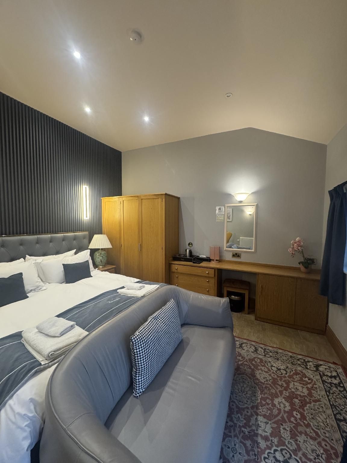 Deluxe Junior Suite with Patio 4