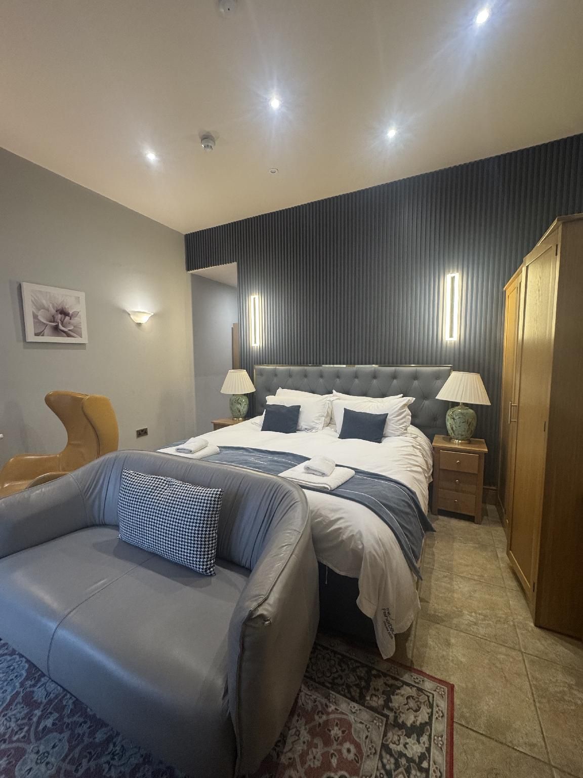 Deluxe Junior Suite with Patio 4