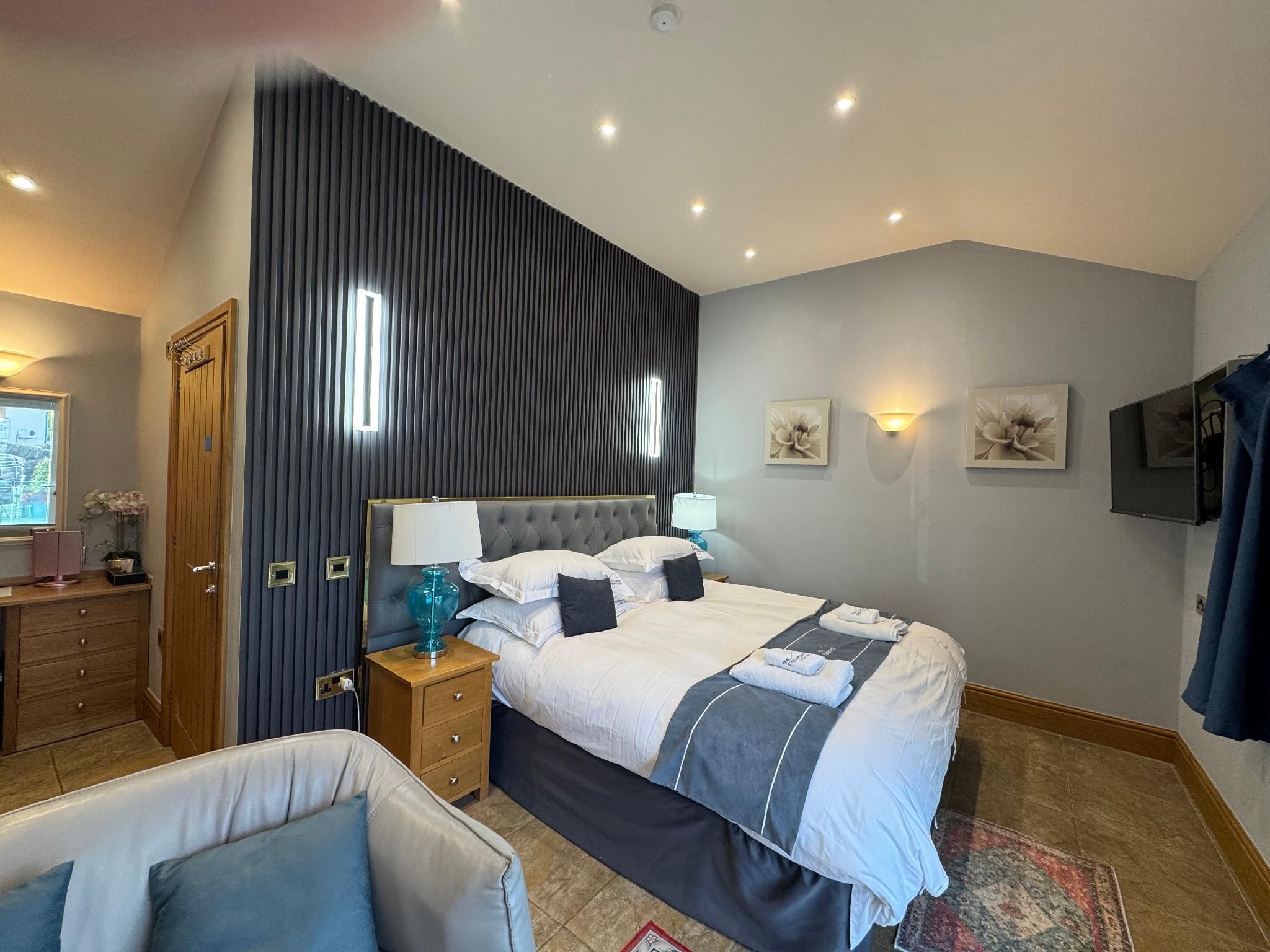 Deluxe Junior Suite with Patio 2