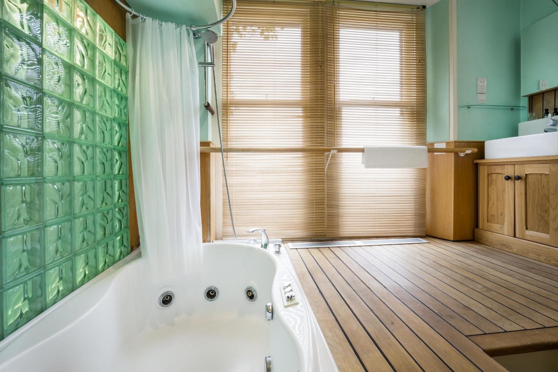 Suite with Garden View