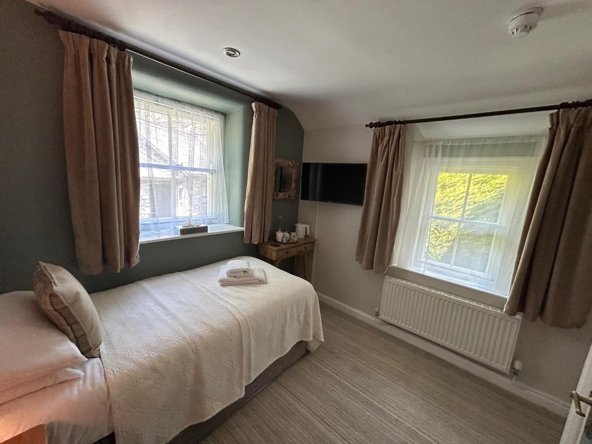 Single Room With Private Bathroom