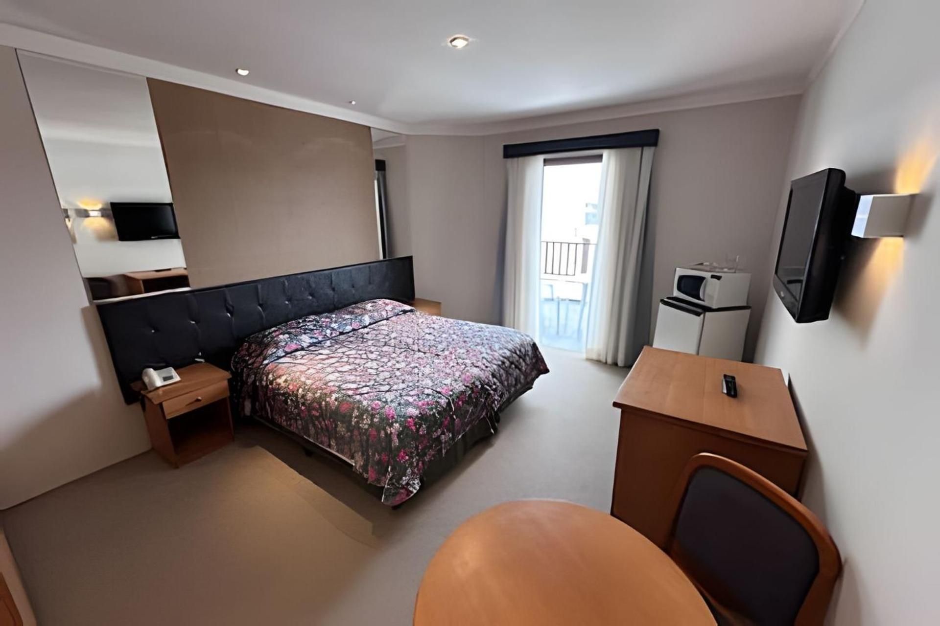 Deluxe Queen Suite