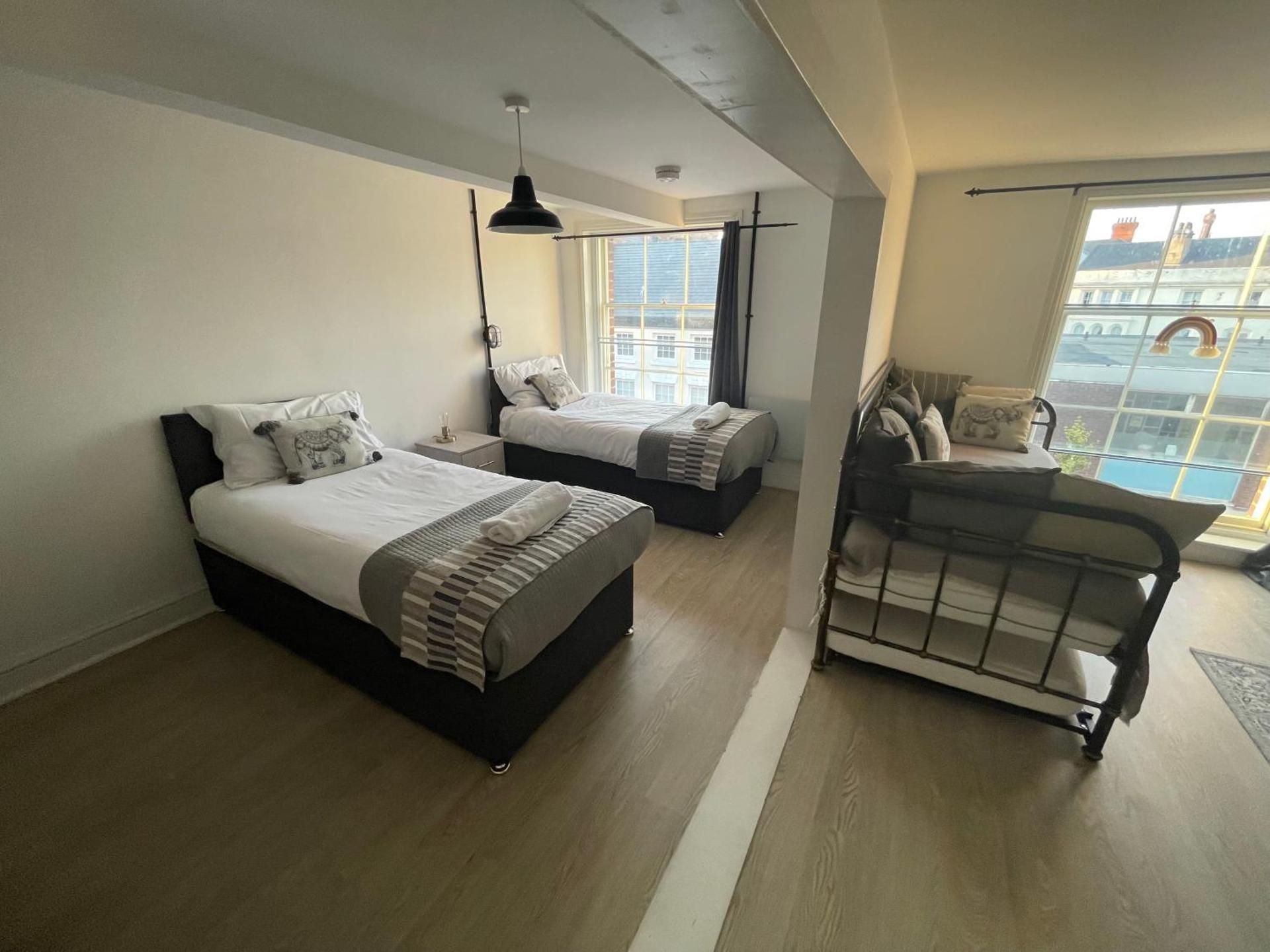 DELUXE APARTMENT