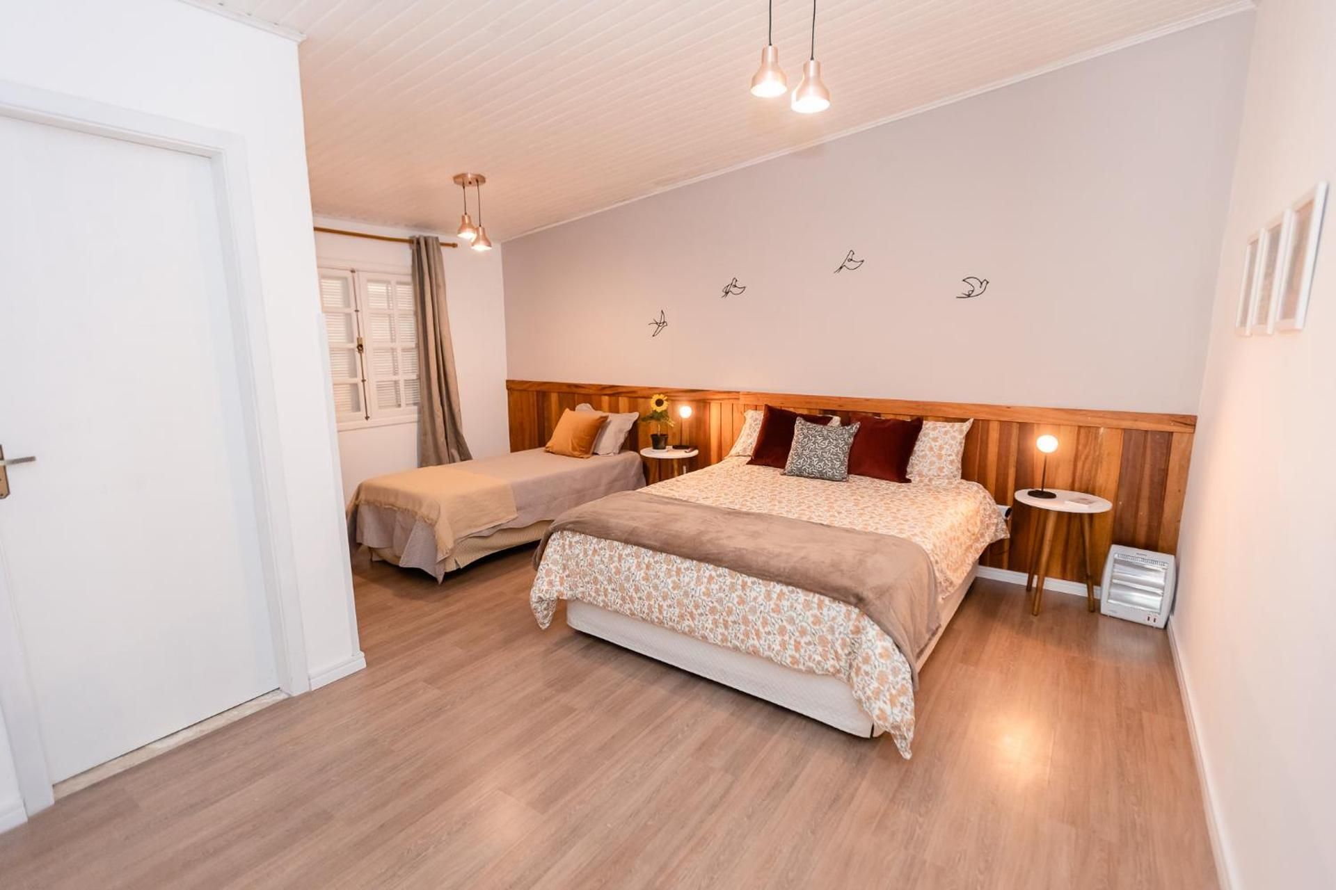 Deluxe Queen Suite